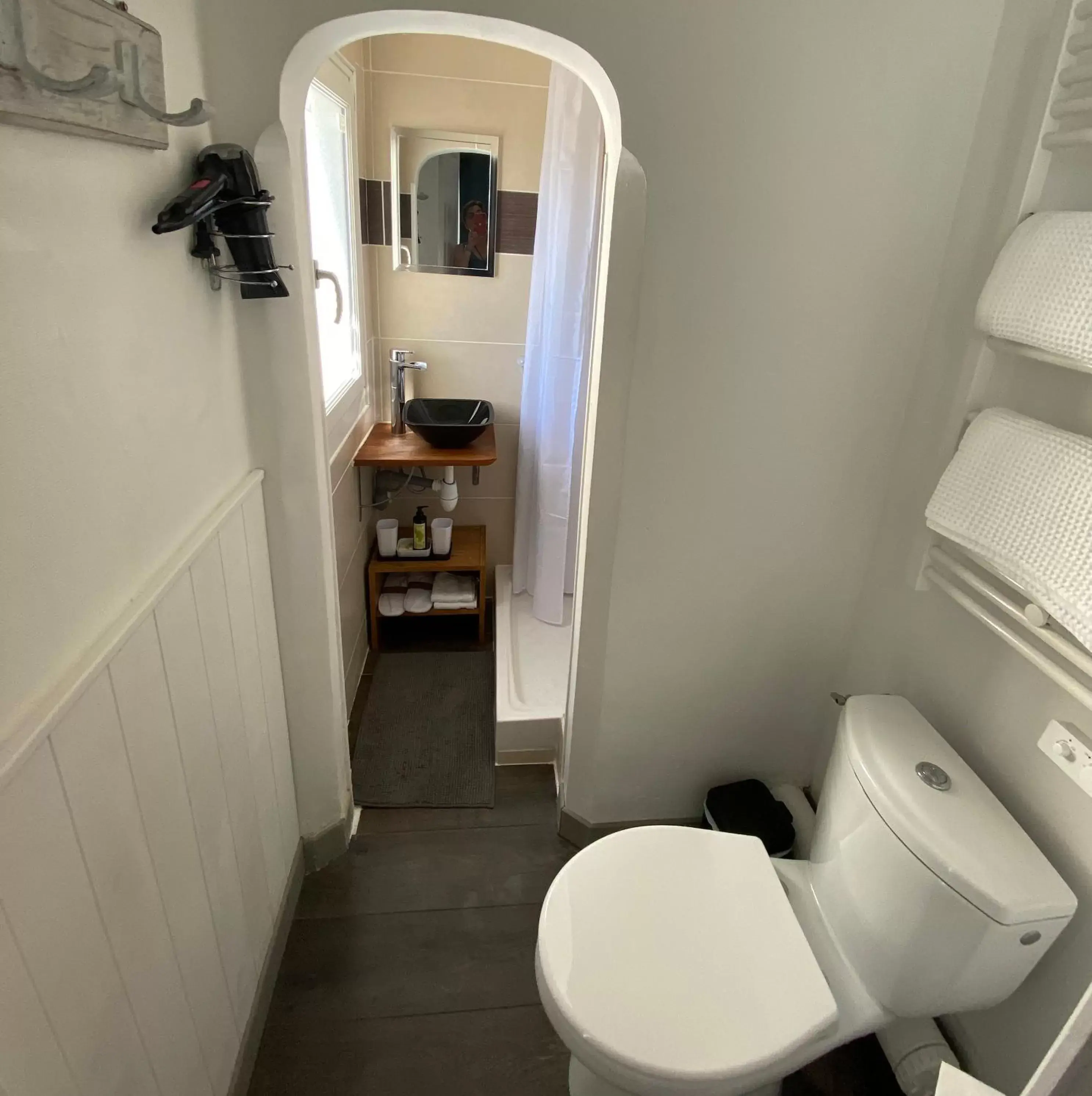 Shower, Bathroom in Les Rives du Cher - Chambres d'hôtes