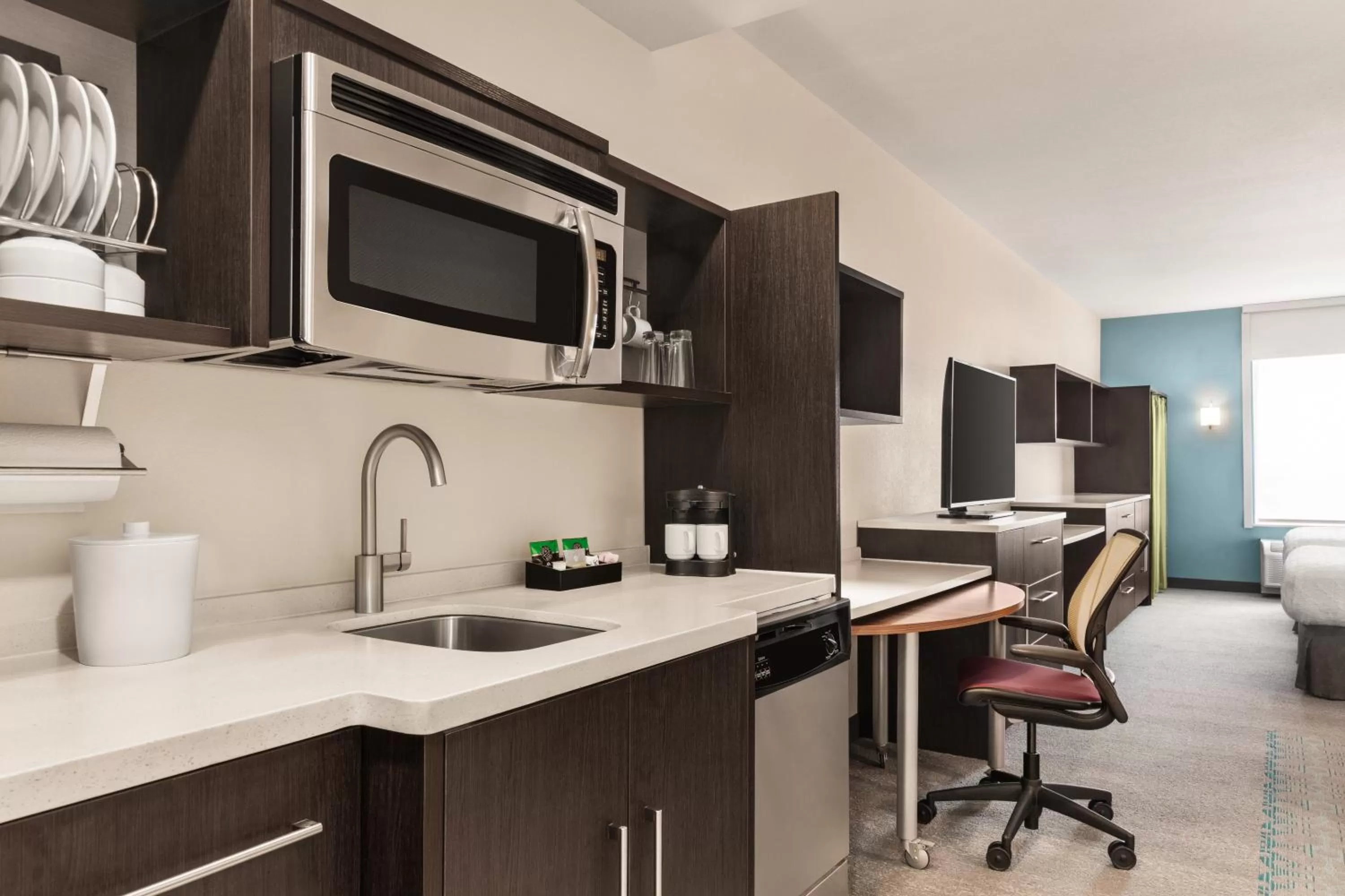Kitchen or kitchenette in Home2 Suites by Hilton Lubbock
