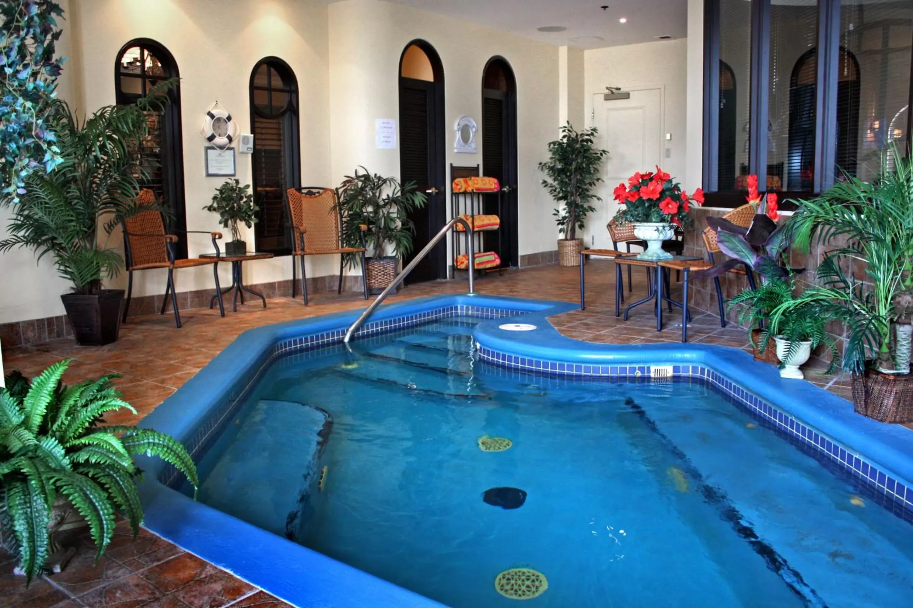 Swimming Pool in Hotel Vallea Bromont