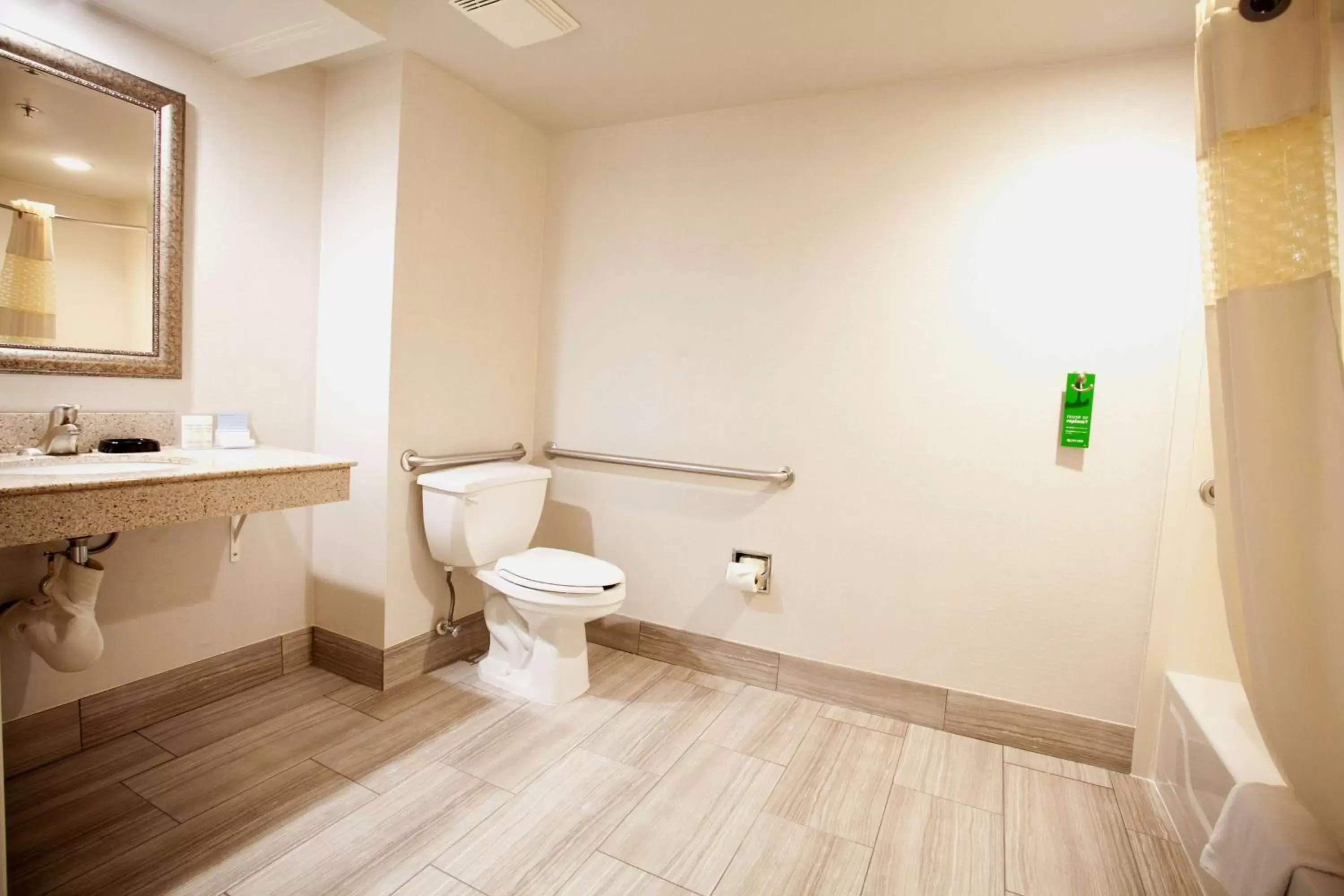 Bathroom in Hampton Inn Atlanta-Peachtree Corners/Norcross