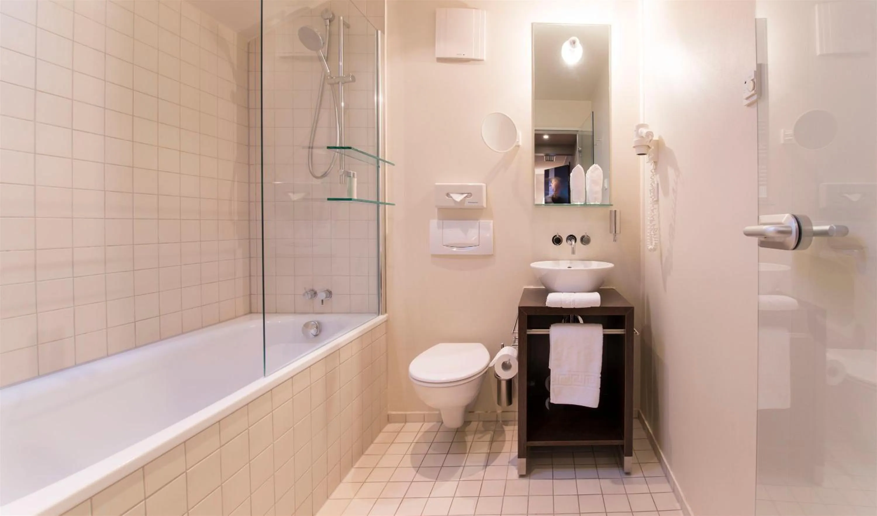 Bathroom in The New Yorker Hotel Köln-Messe