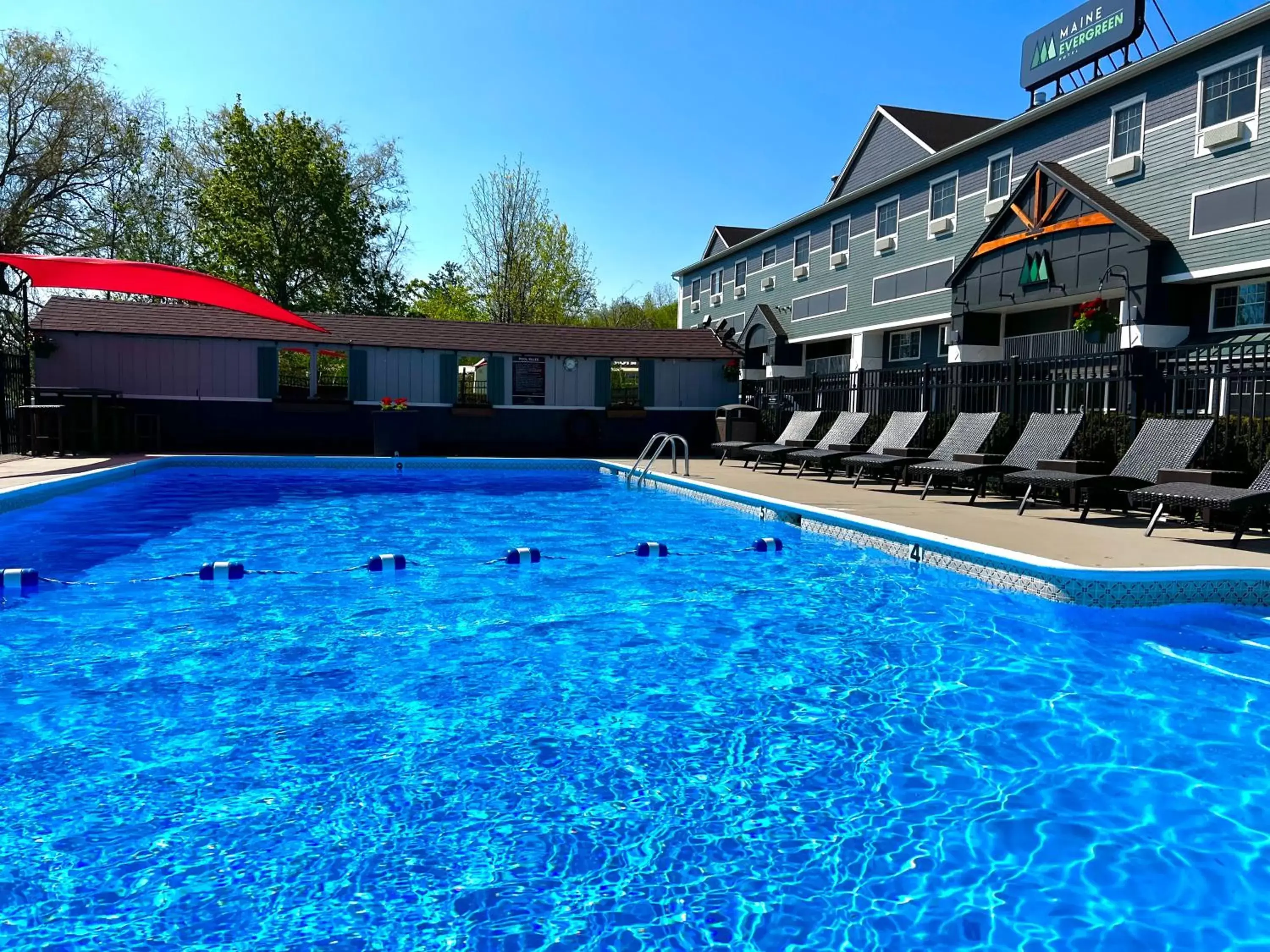Swimming Pool in Maine Evergreen Hotel, Ascend Hotel Collection
