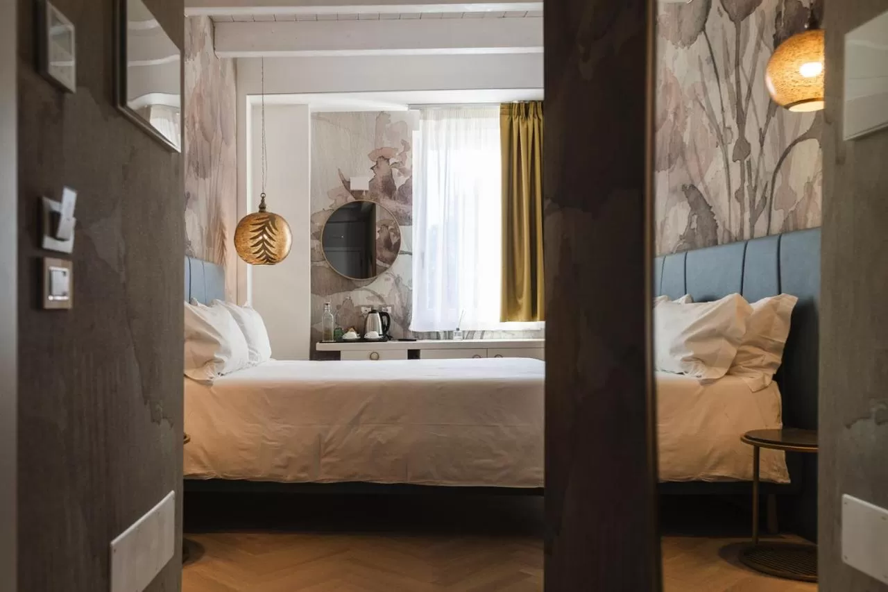 Photo of the whole room, Bed in LUXURY SUITES ROCOPOM - Lake Front