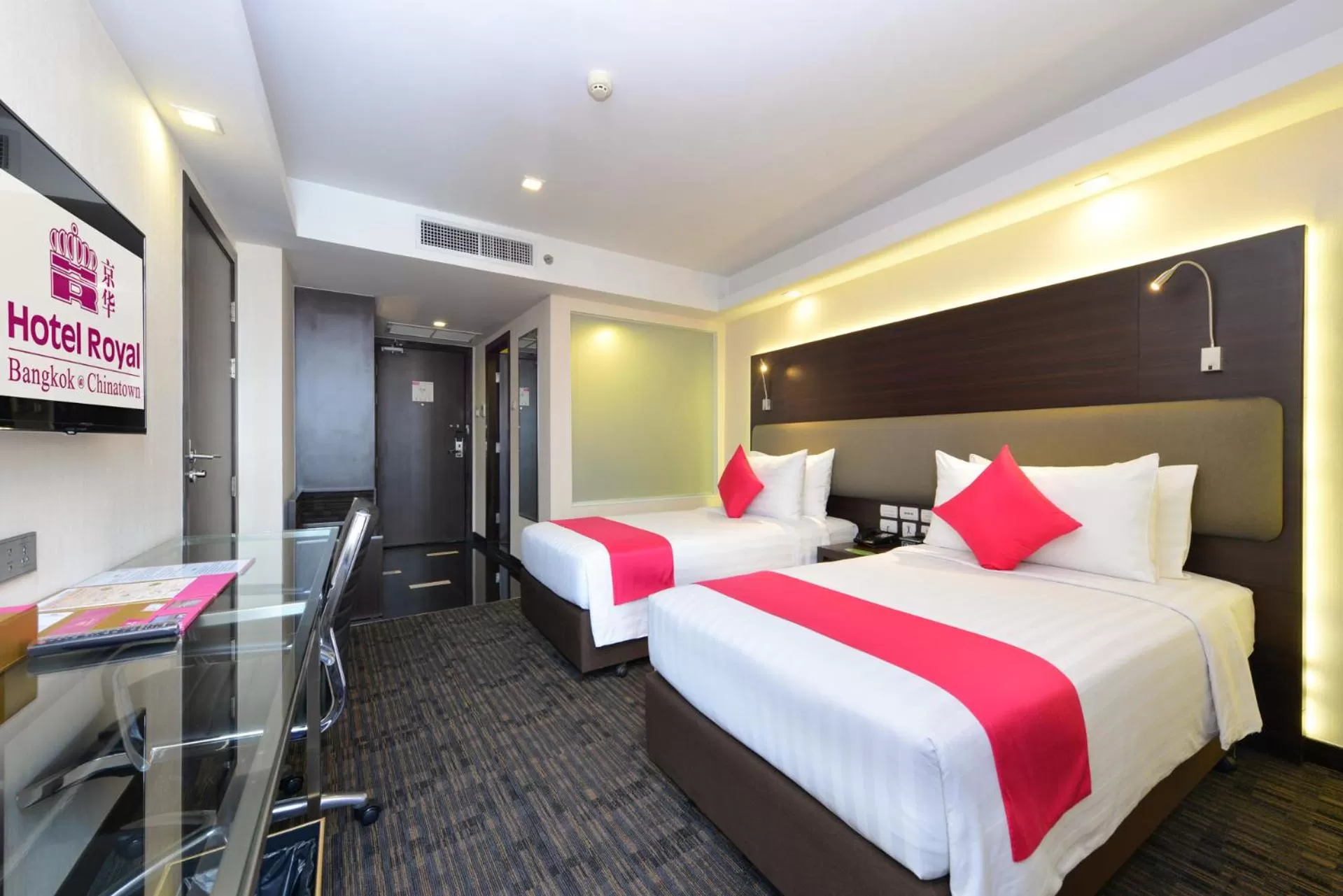 Bedroom, Bed in Hotel Royal Bangkok