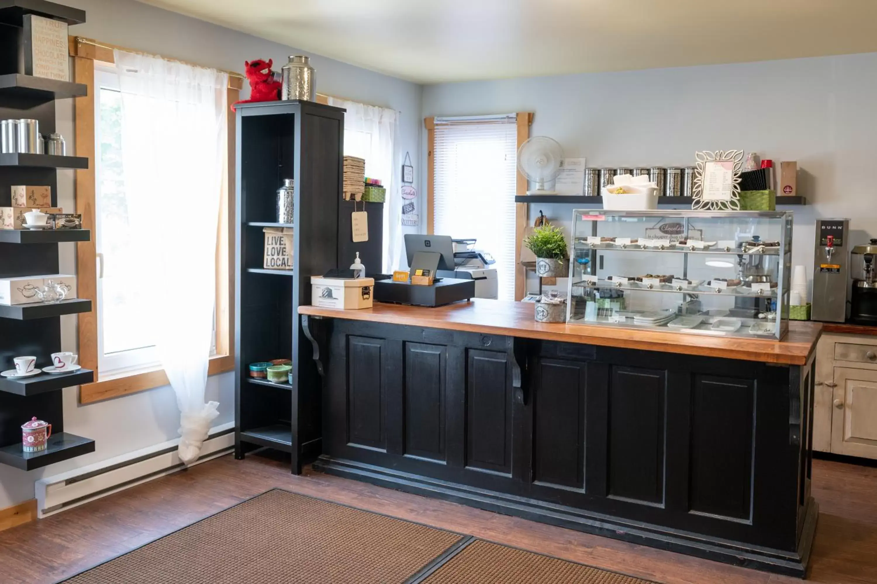 Kitchen/Kitchenette in Pepperell Place Inn Inc.