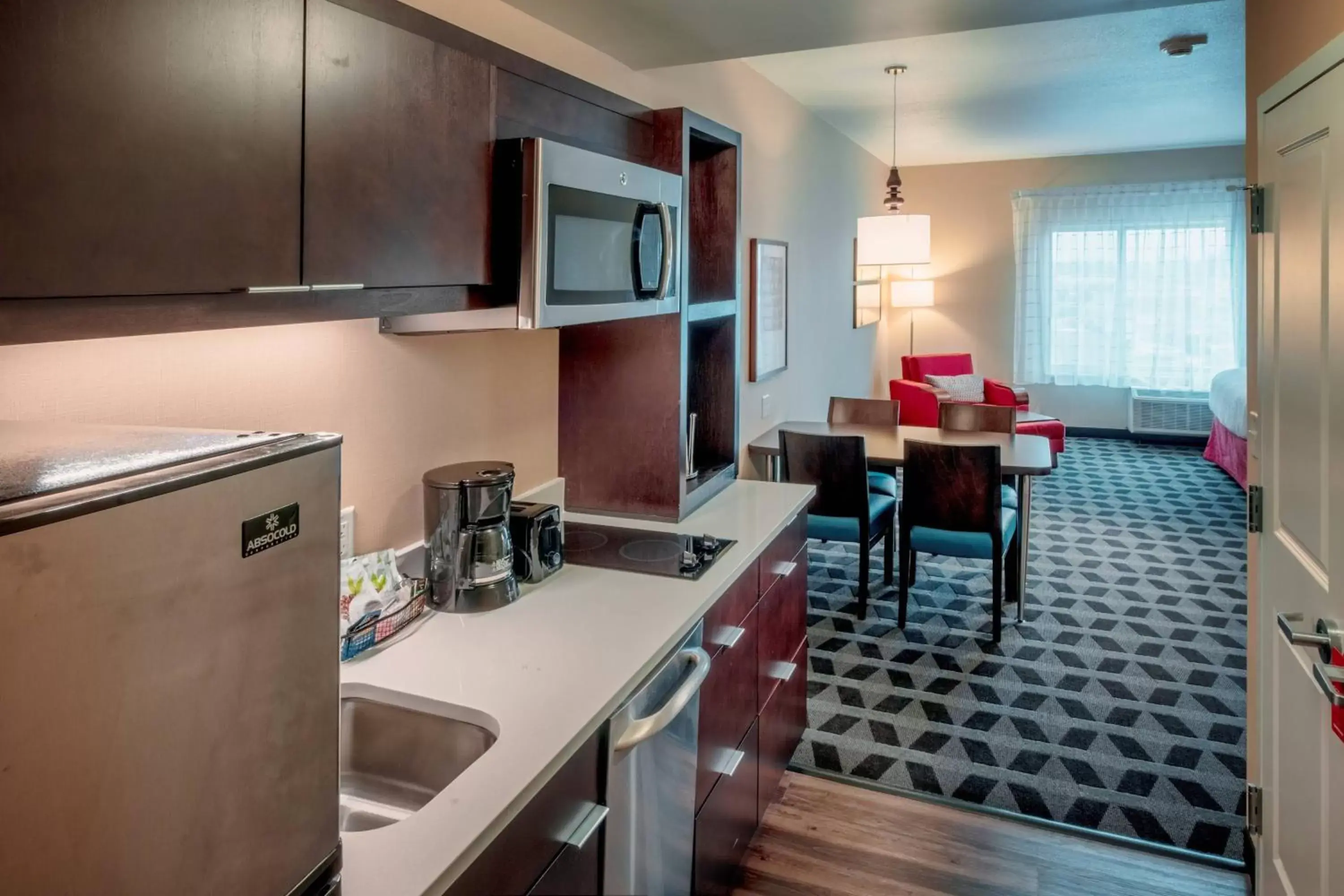 Kitchen or kitchenette, Kitchen/Kitchenette in TownePlace Suites by Marriott Toledo Oregon