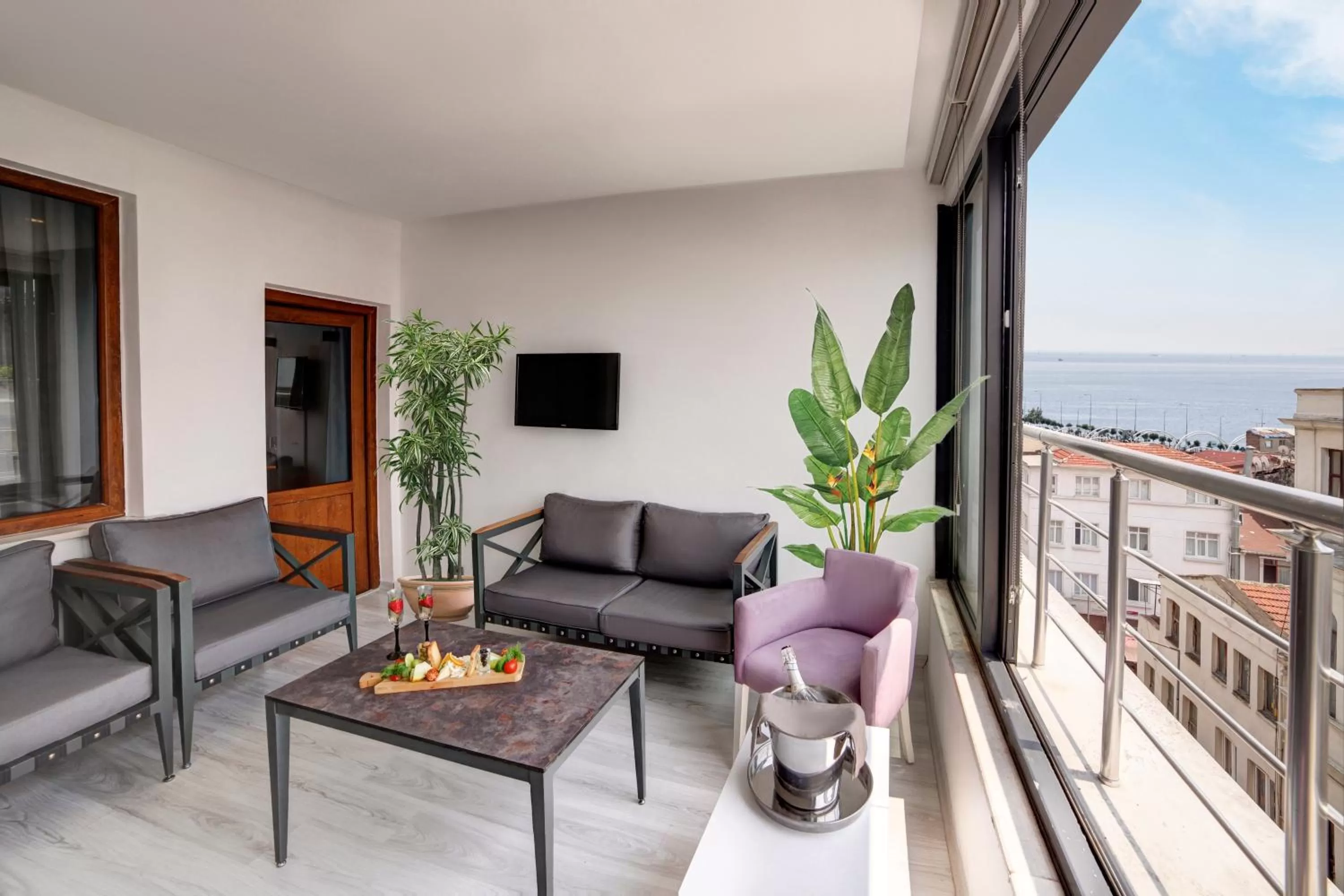 Balcony/Terrace in Skalion Hotel