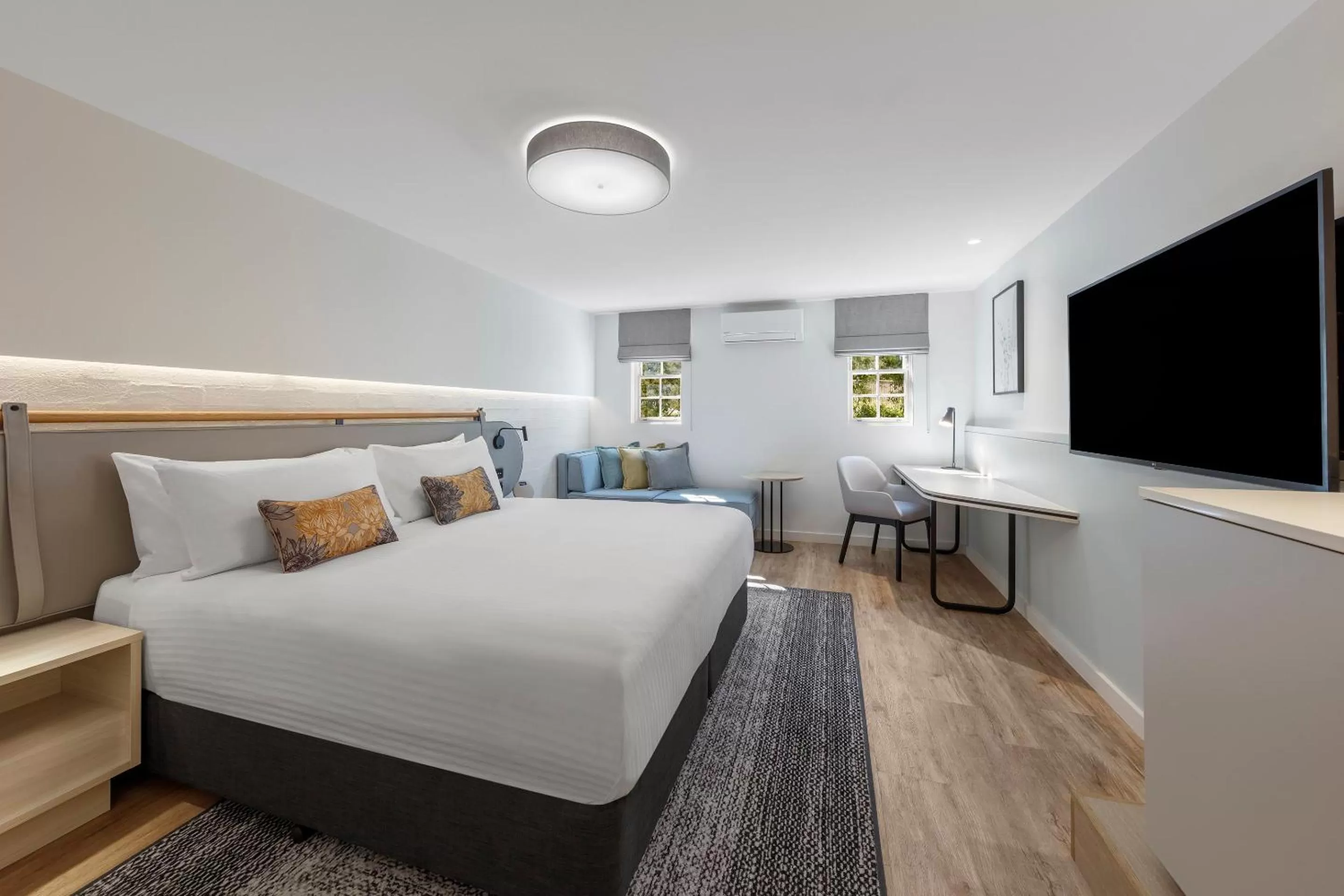 Photo of the whole room, Bed in Crowne Plaza Hawkesbury Valley by IHG