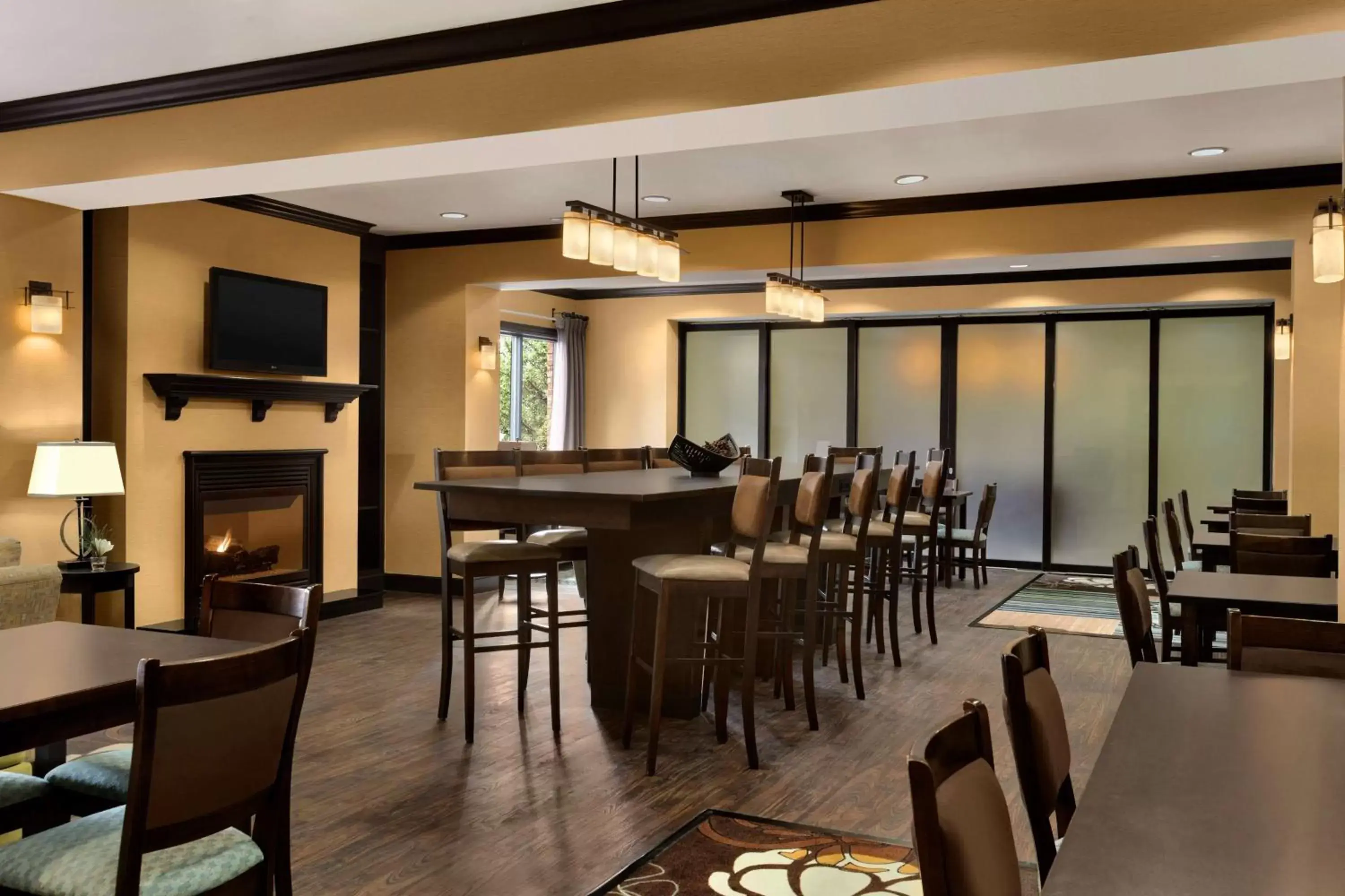 Dining area in Hampton Inn Stow