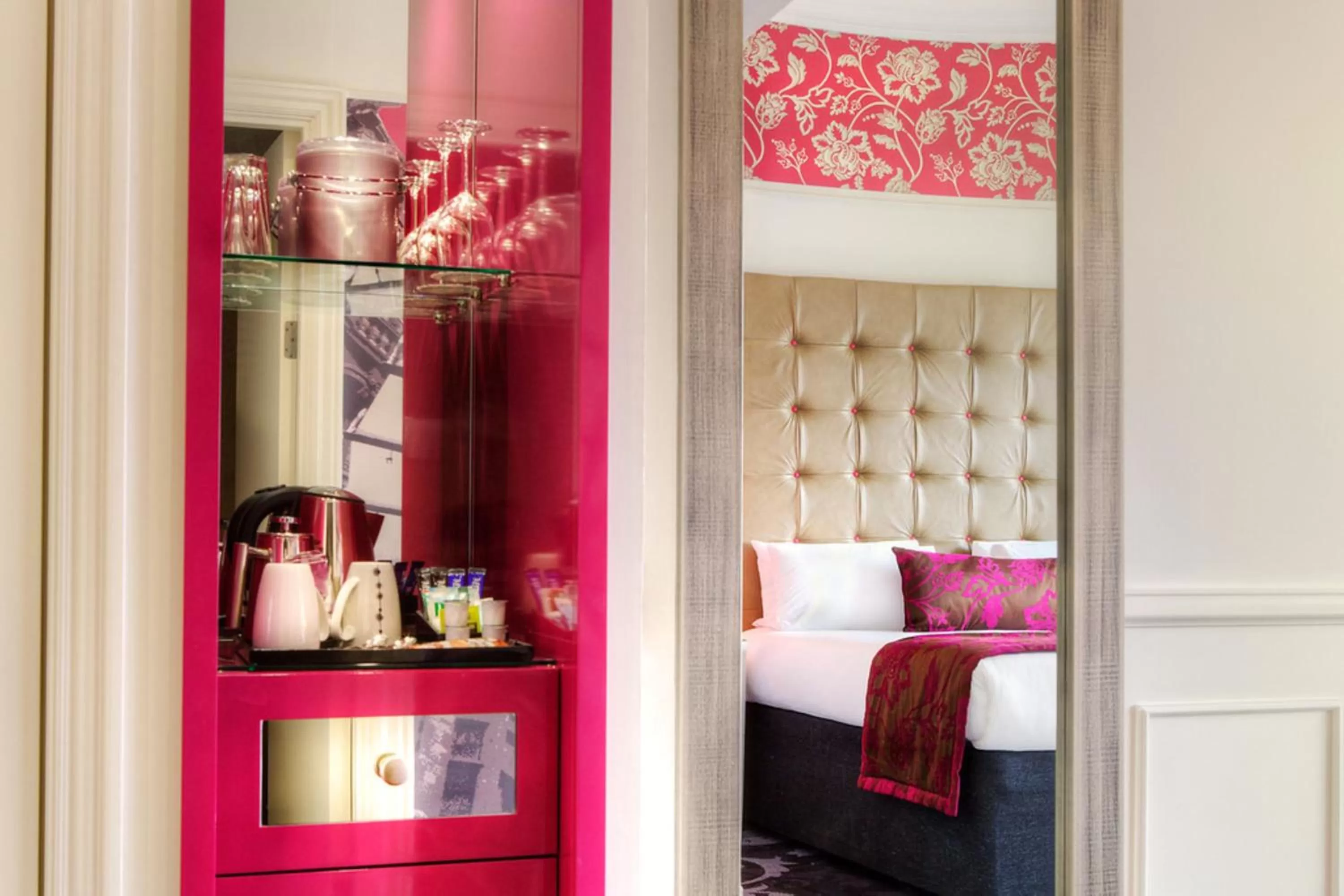 Photo of the whole room in Hotel Indigo Glasgow by IHG