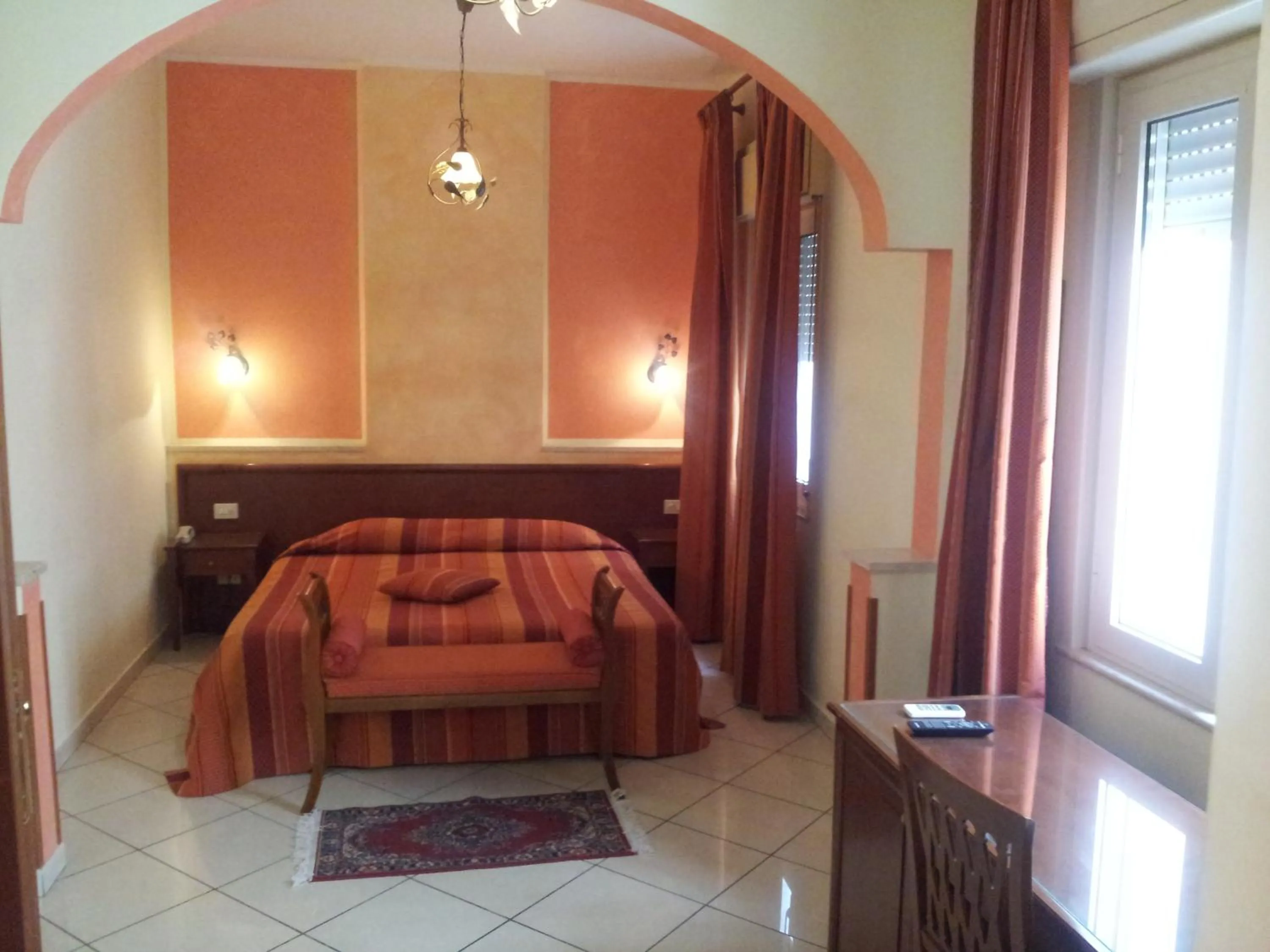 Bedroom in George Hotel