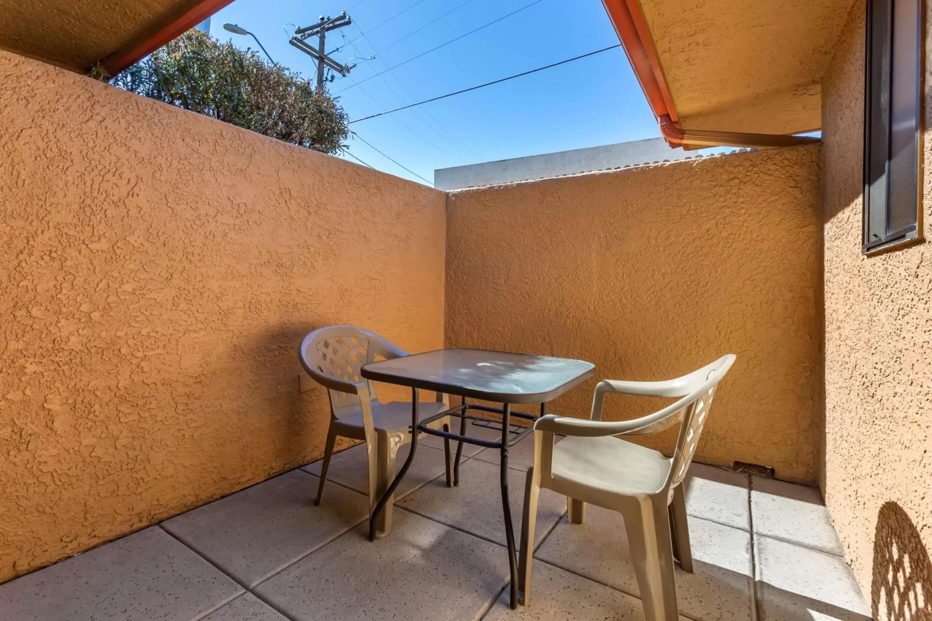 Patio in Best Western Cottonwood Inn