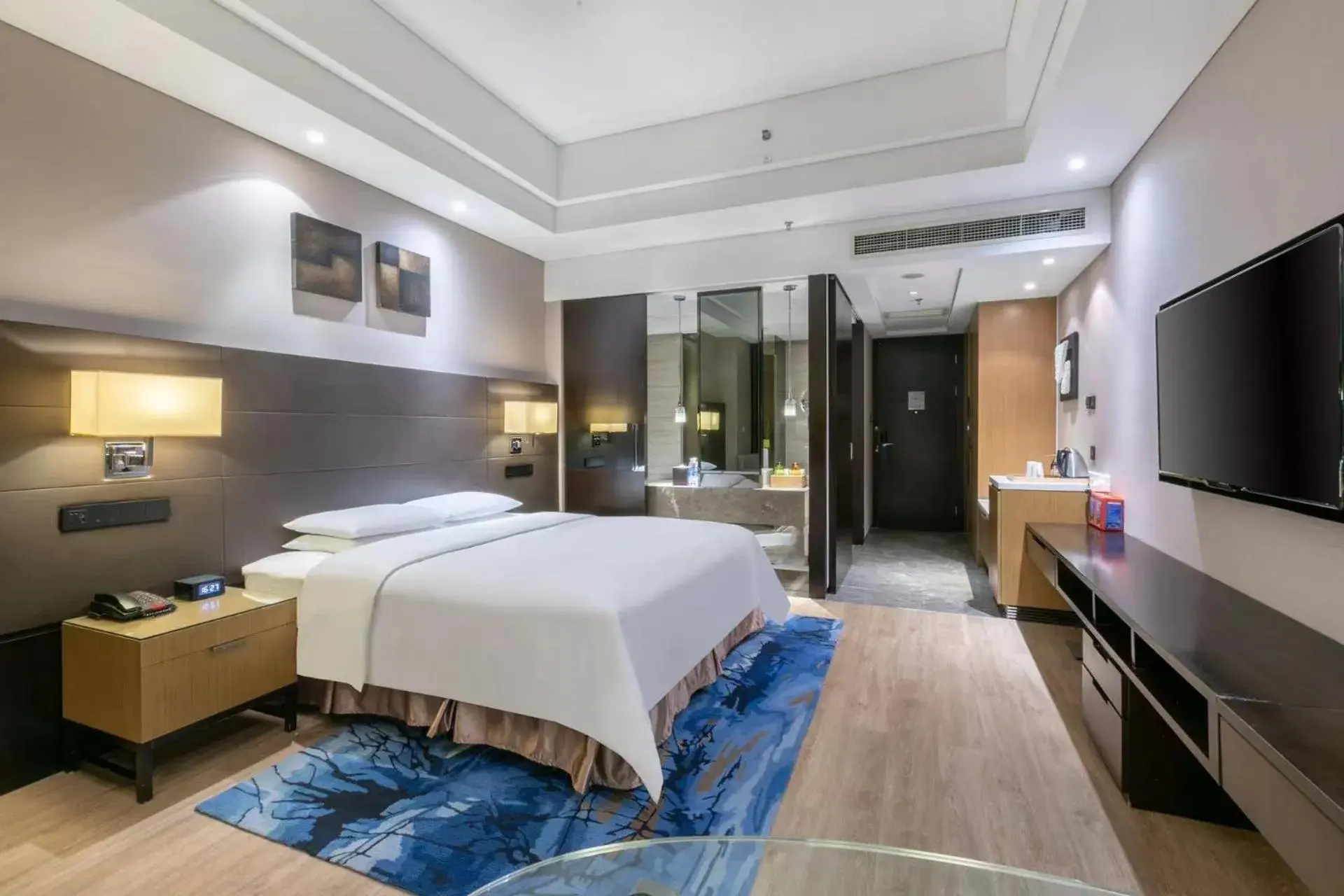 Bed in Renaissance Guiyang Hotel