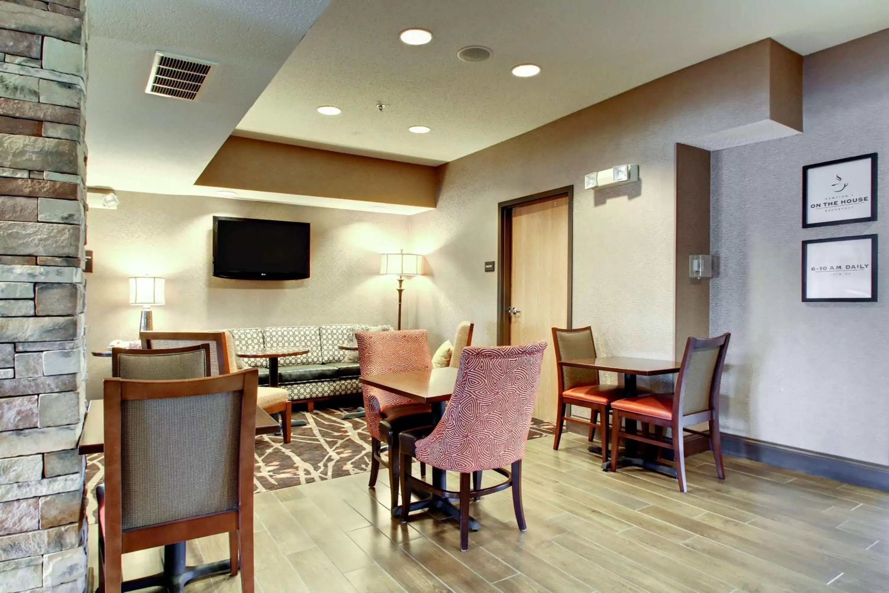 Dining area, Restaurant/Places to Eat in Hampton Inn Ottawa - Starved Rock Area