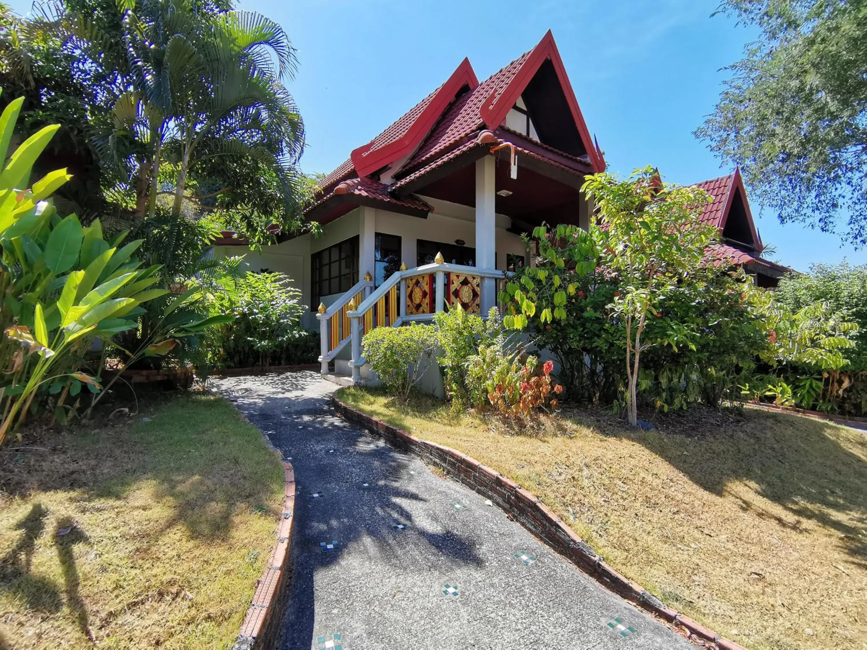 Property Building in Holiday Villa Hotel