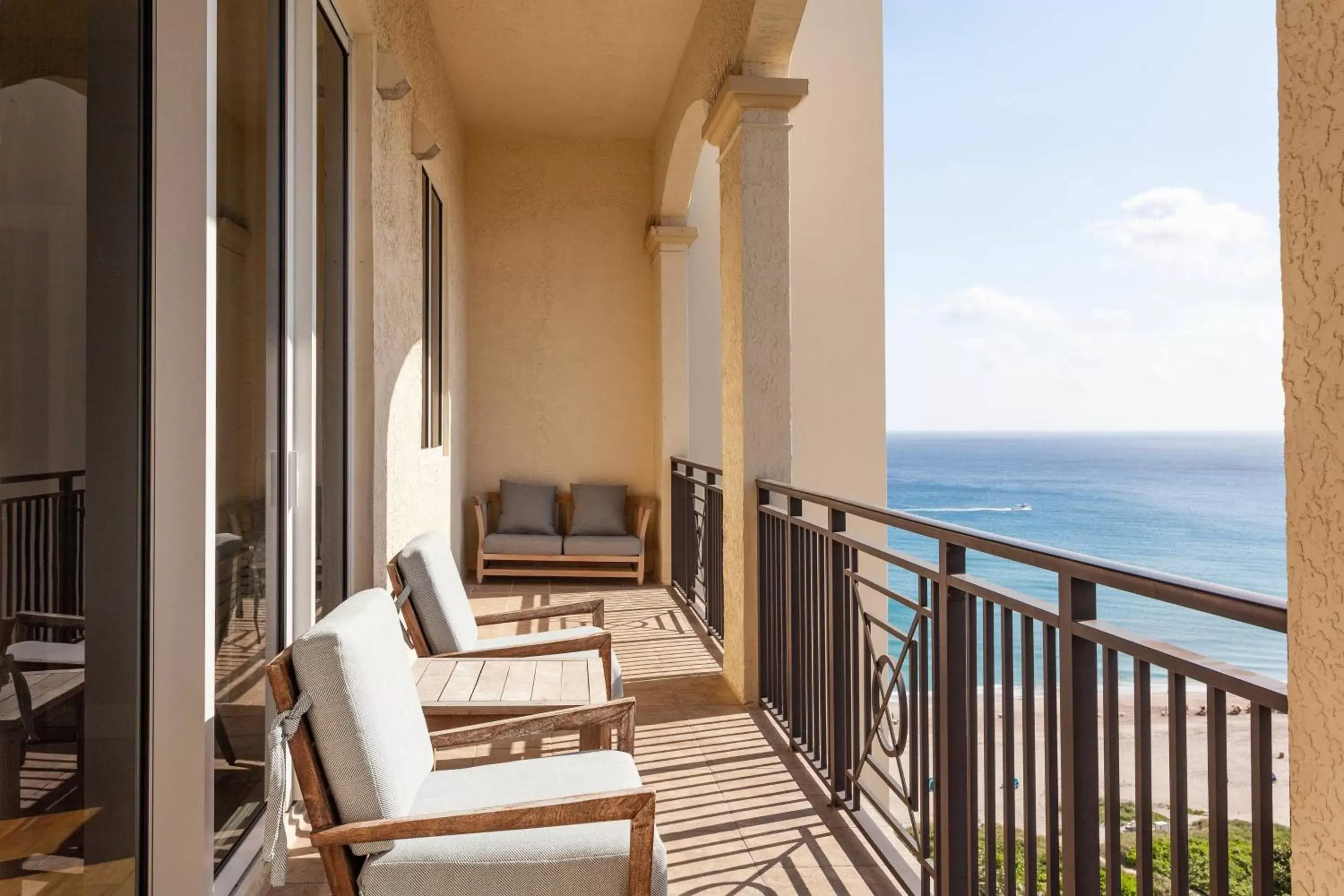 Photo of the whole room, Balcony/Terrace in Palm Beach Marriott Singer Island Beach Resort & Spa