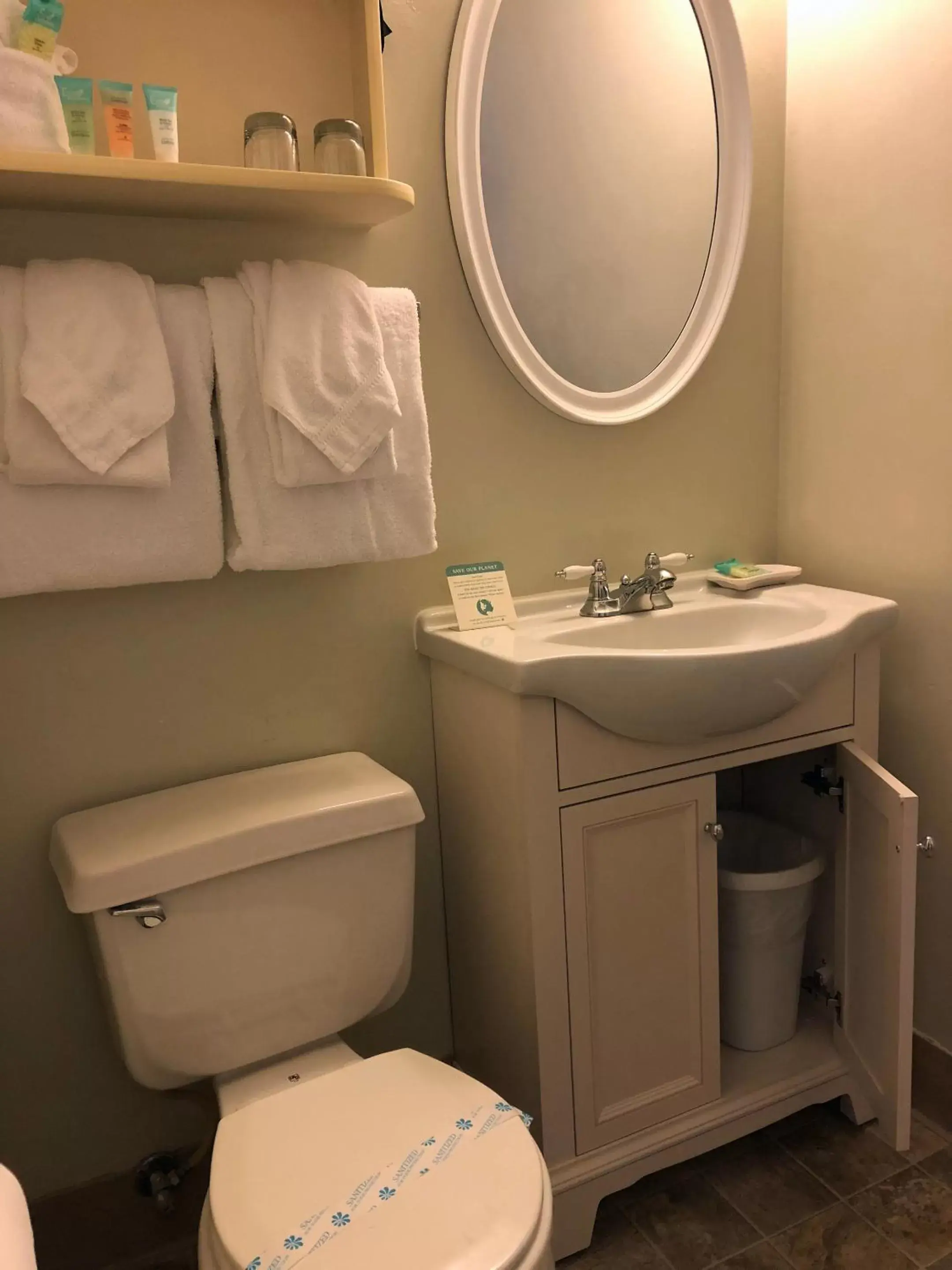Bathroom in Bayfront Inn