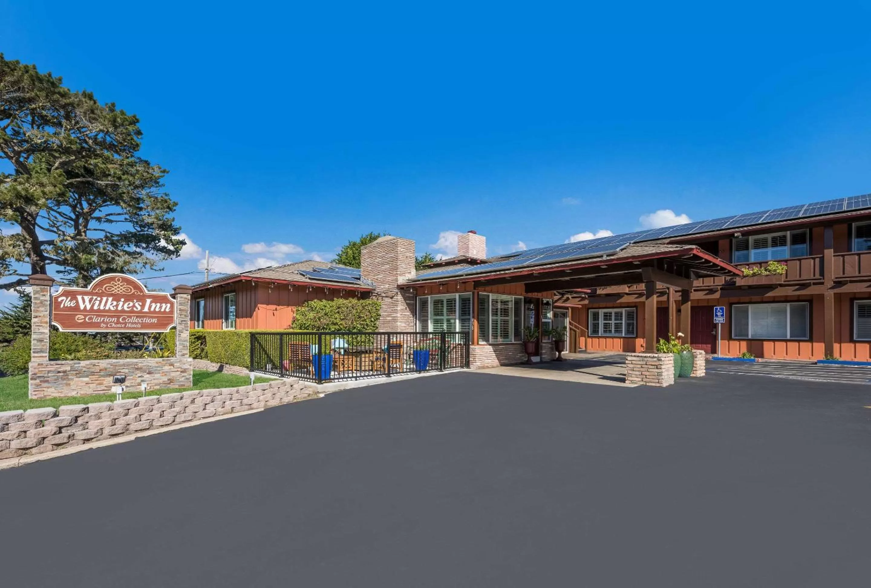 Property building in Clarion Collection Wilkie's Inn Pacific Grove - Monterey