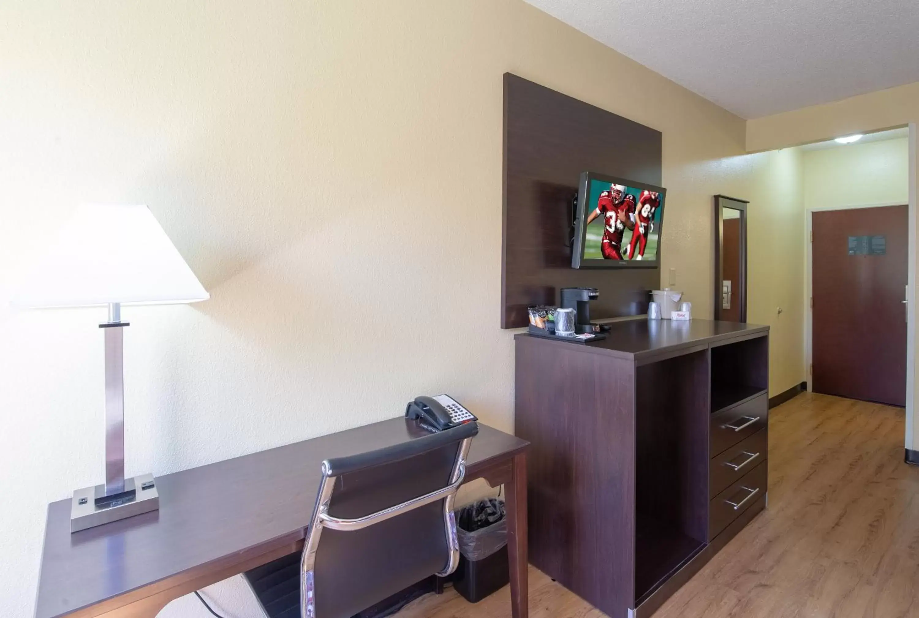 Photo of the whole room, TV/Entertainment Center in Red Roof Inn & Suites Indianapolis Airport