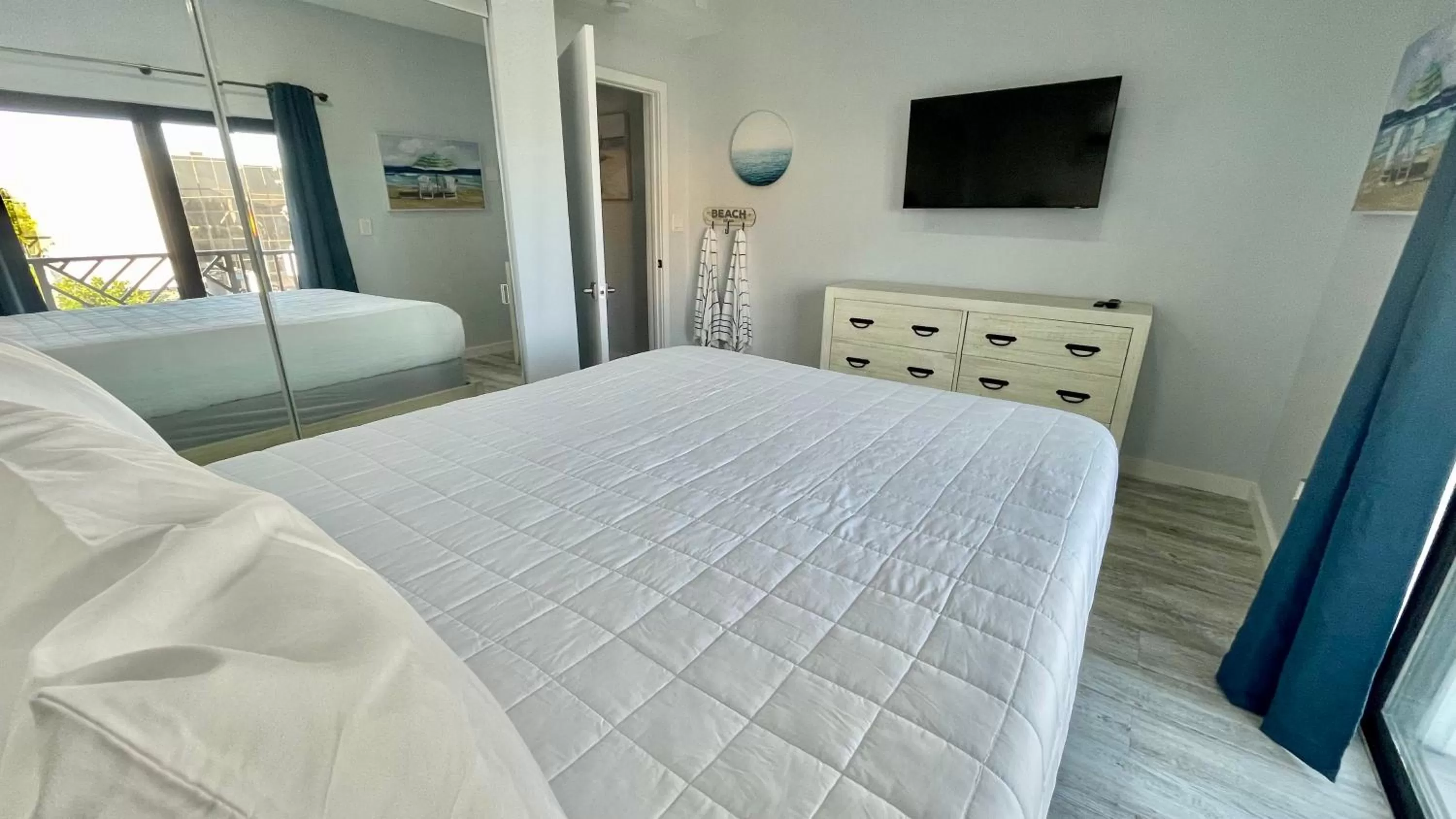 Bed in Vistalmar Beach Resort