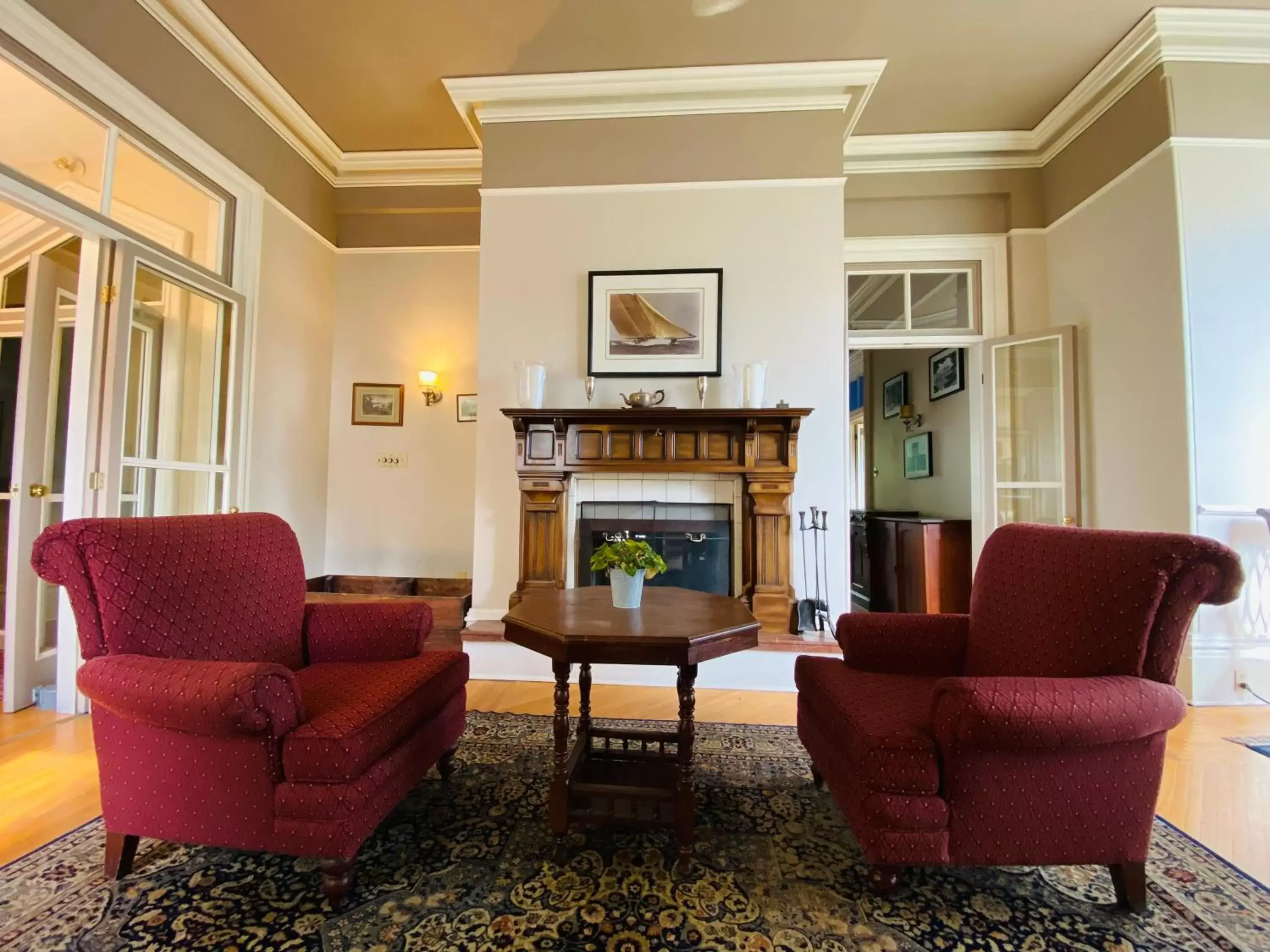 Lounge or bar, Seating Area in Hochelaga Inn