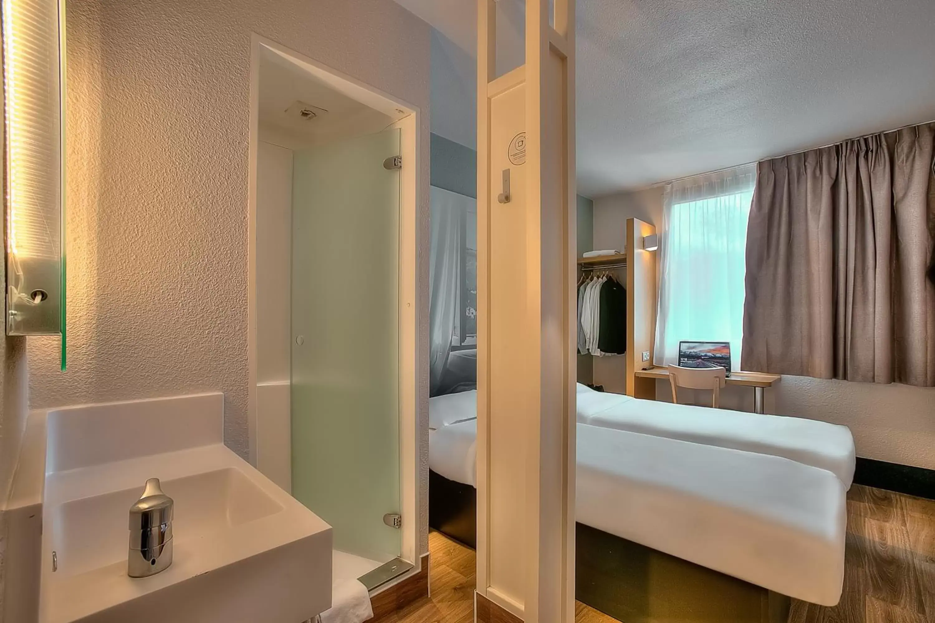 Bedroom, Bathroom in B&B HOTEL Antibes Sophia Antipolis
