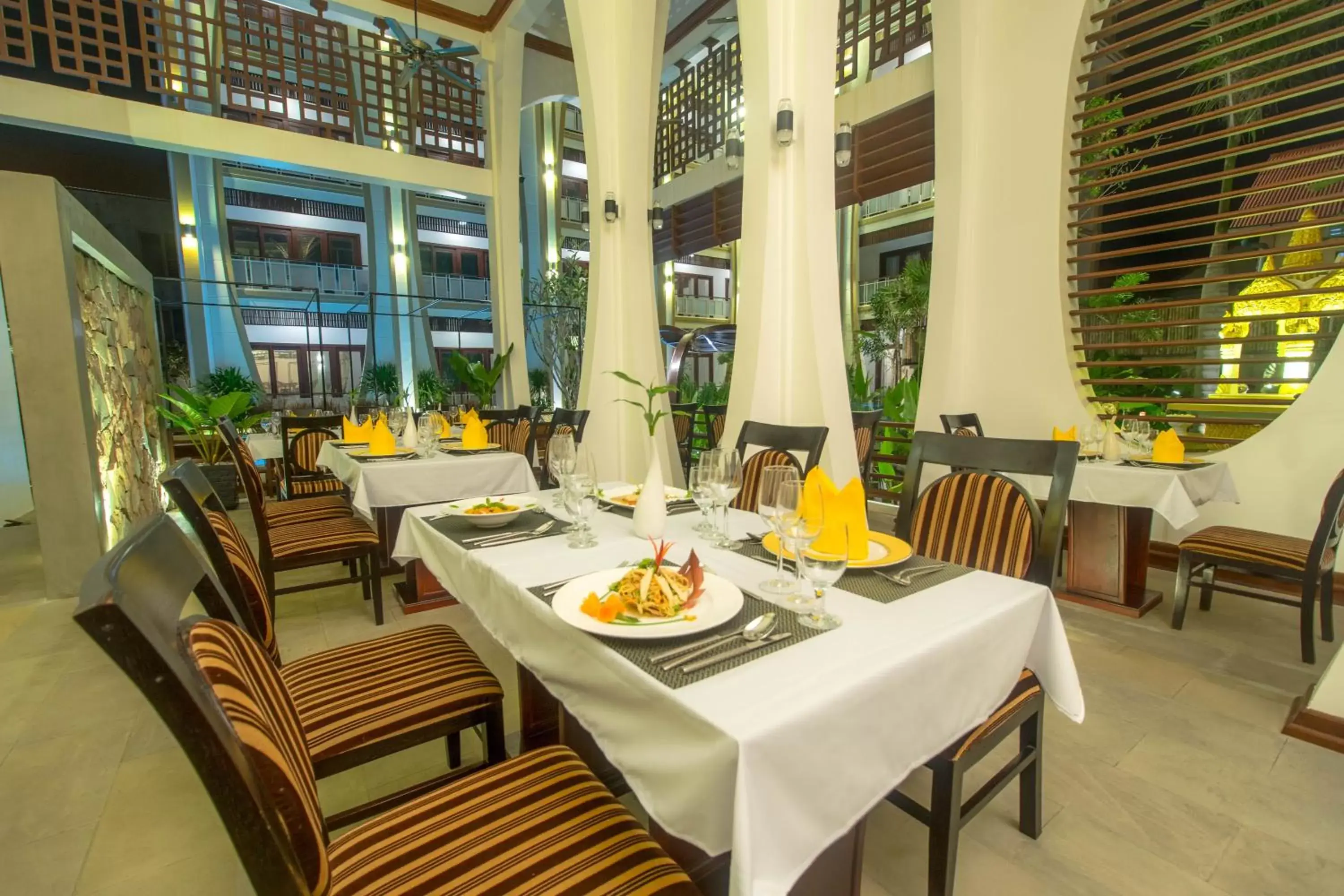 Restaurant/places to eat in The Night Hotel Restaurant/places to eat in The Night Hotel