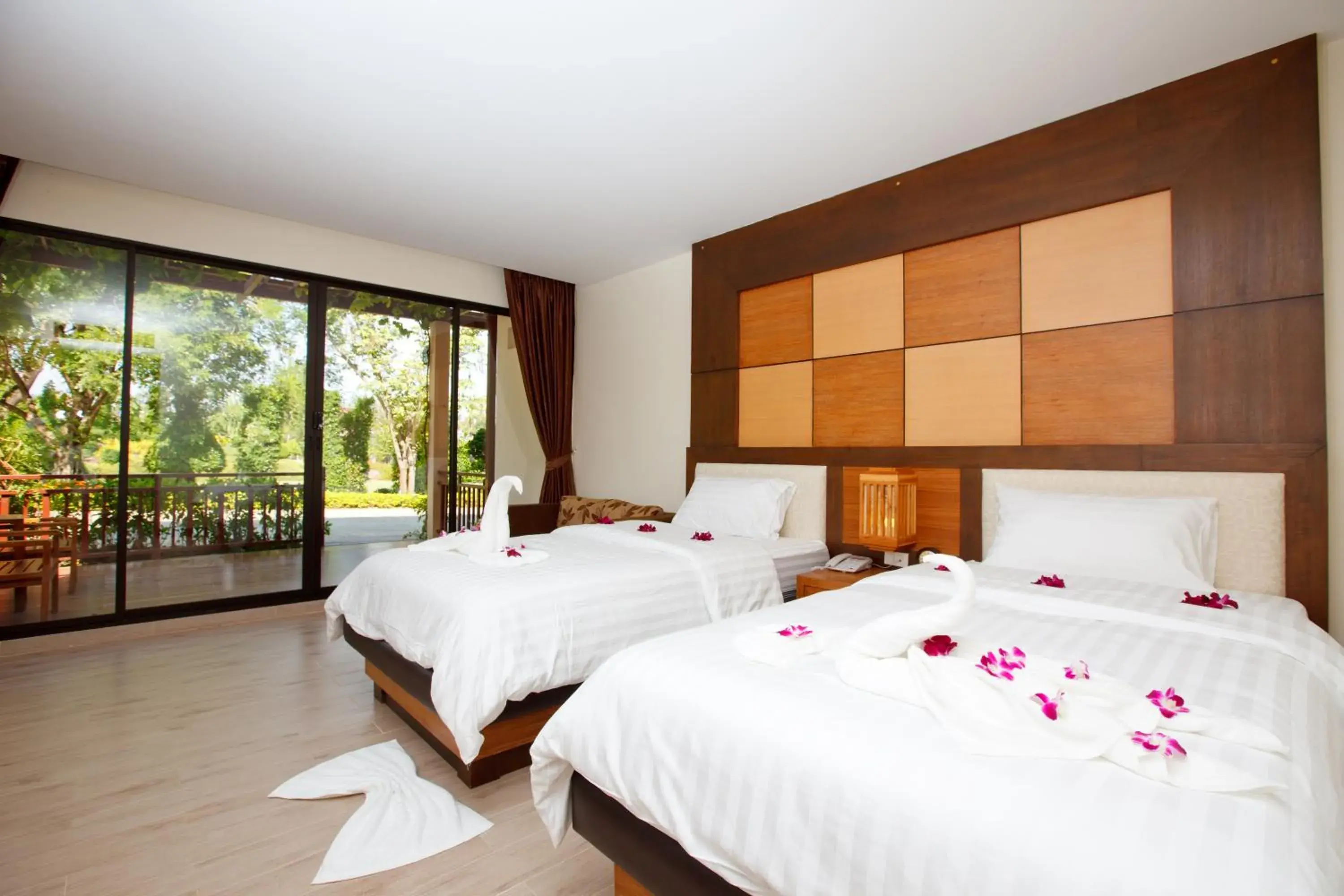 Photo of the whole room, Bed in Chawalun Resort