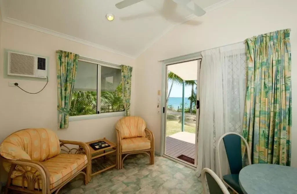 Living room, Seating Area in Ellis Beach Oceanfront Holiday Park