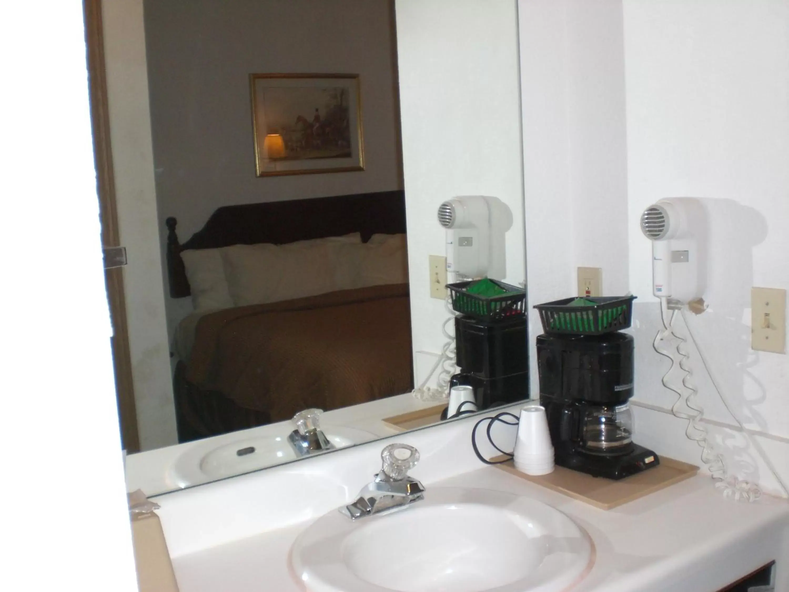 Deluxe Queen Room - Disability Access/Non-Smoking in Days Inn by Wyndham Butler Deluxe Queen Room - Disability Access/Non-Smoking in Days Inn by Wyndham Butler