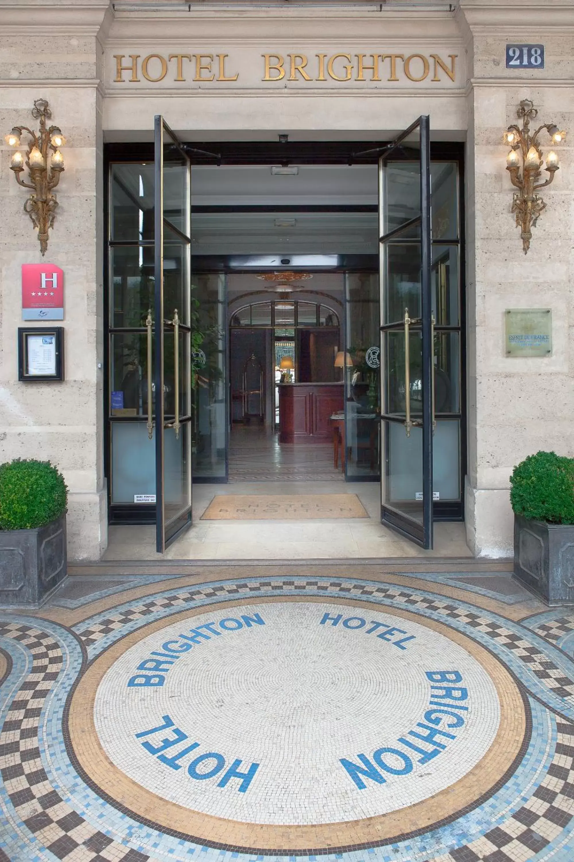 Facade/entrance in Hôtel Brighton - Esprit de France