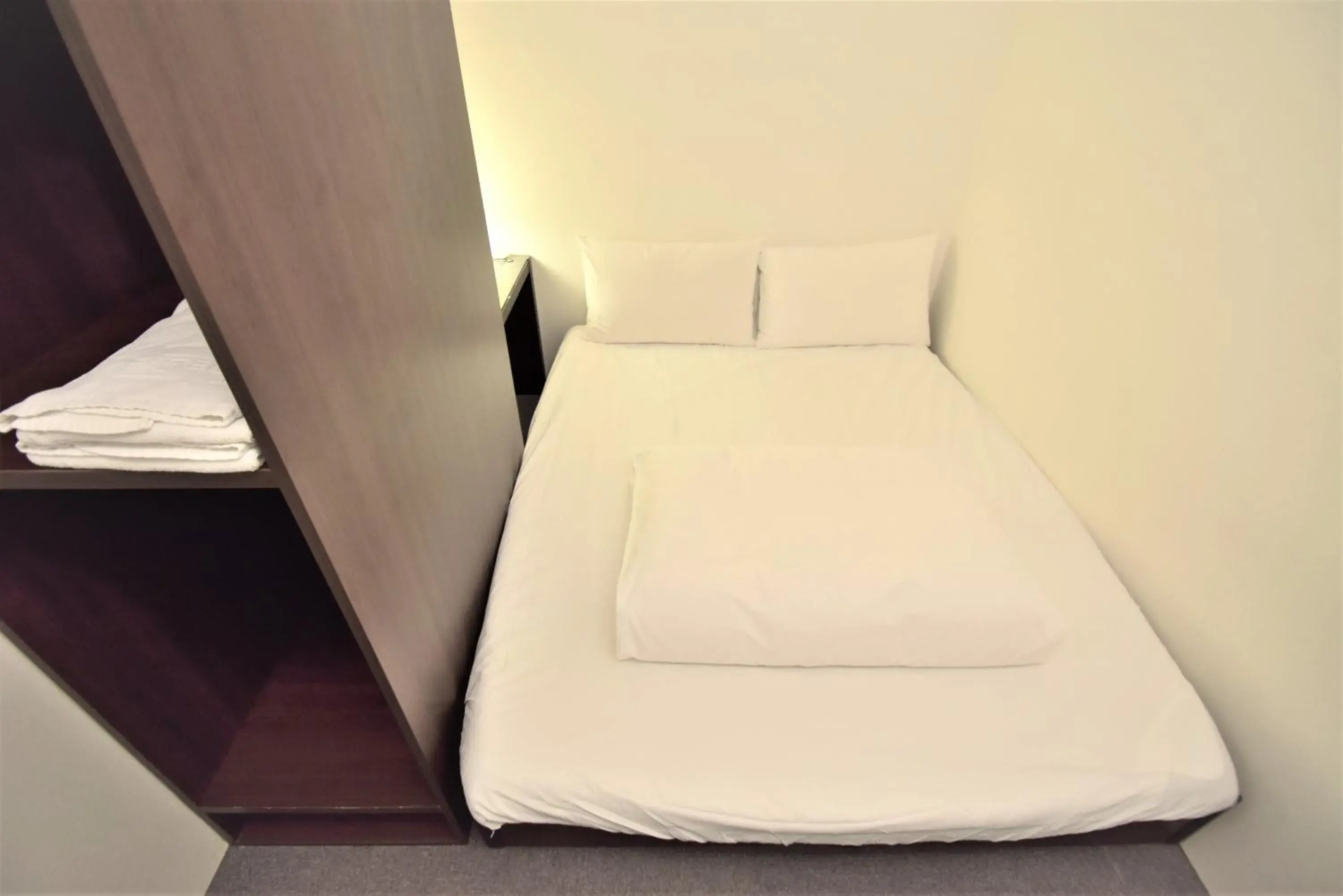 bunk bed, Bed in Inn Cube Ximen