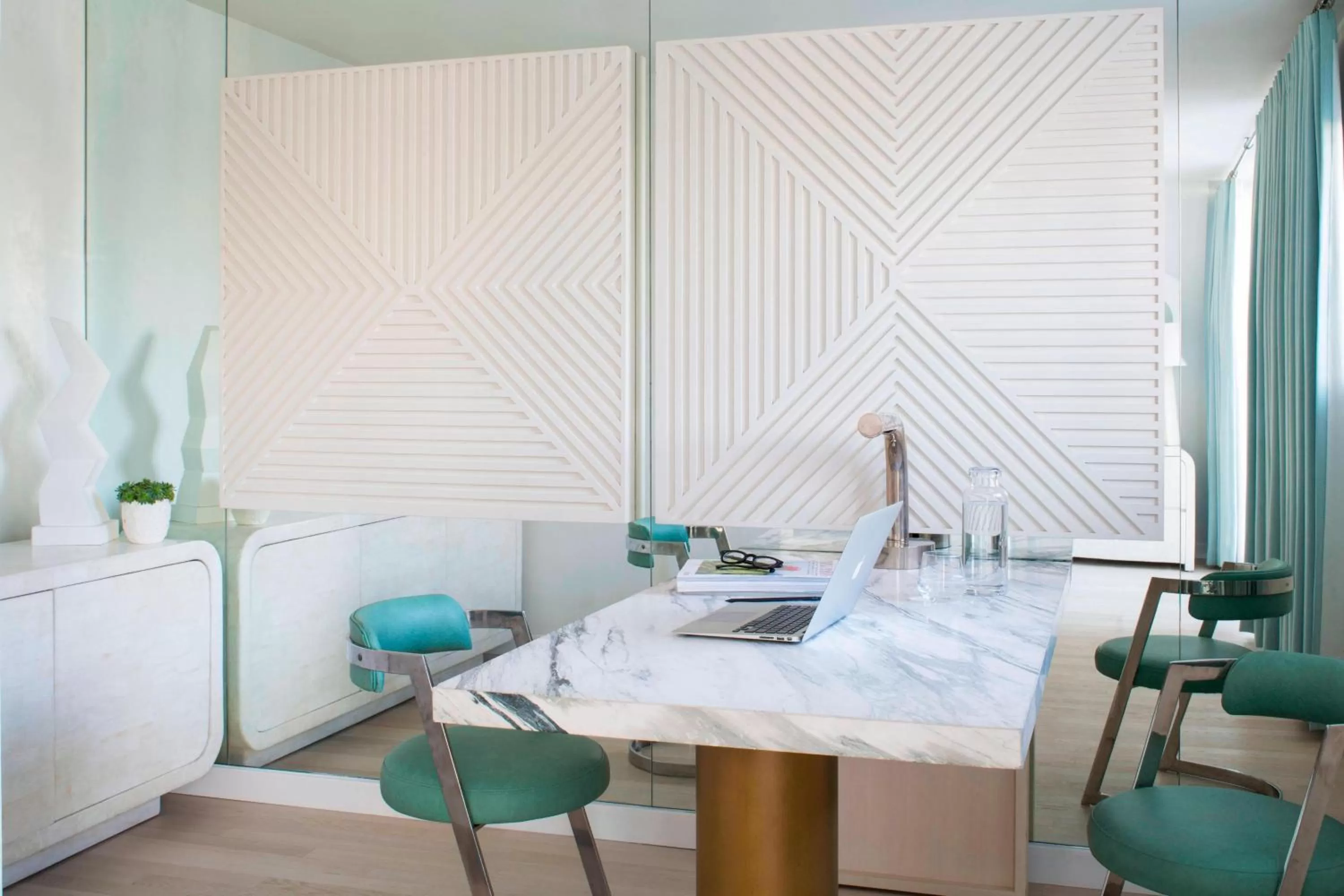 Photo of the whole room in Avalon Hotel Beverly Hills, a Member of Design Hotels