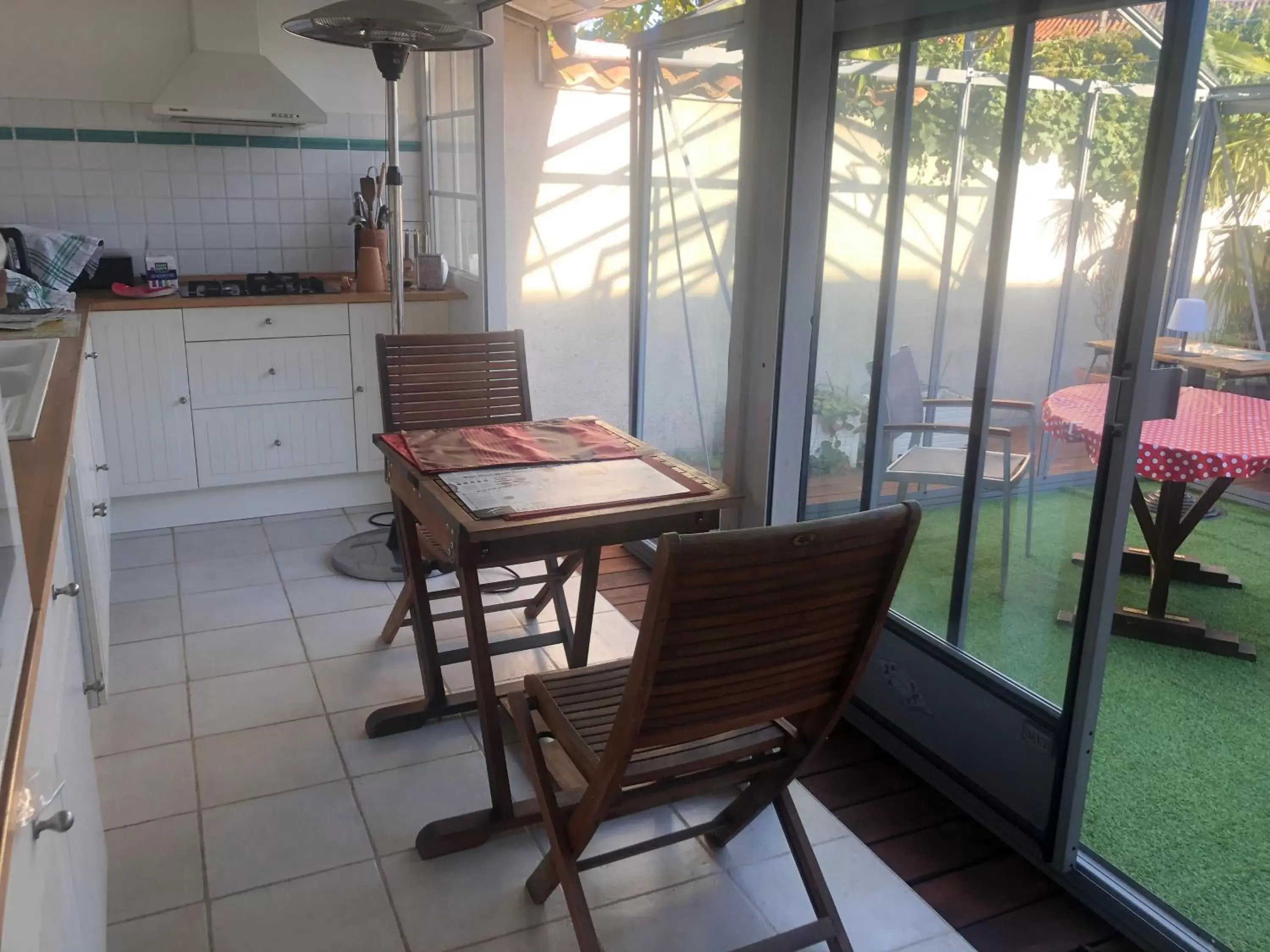 Patio, Dining Area in Suite en Terrasse à Cognac