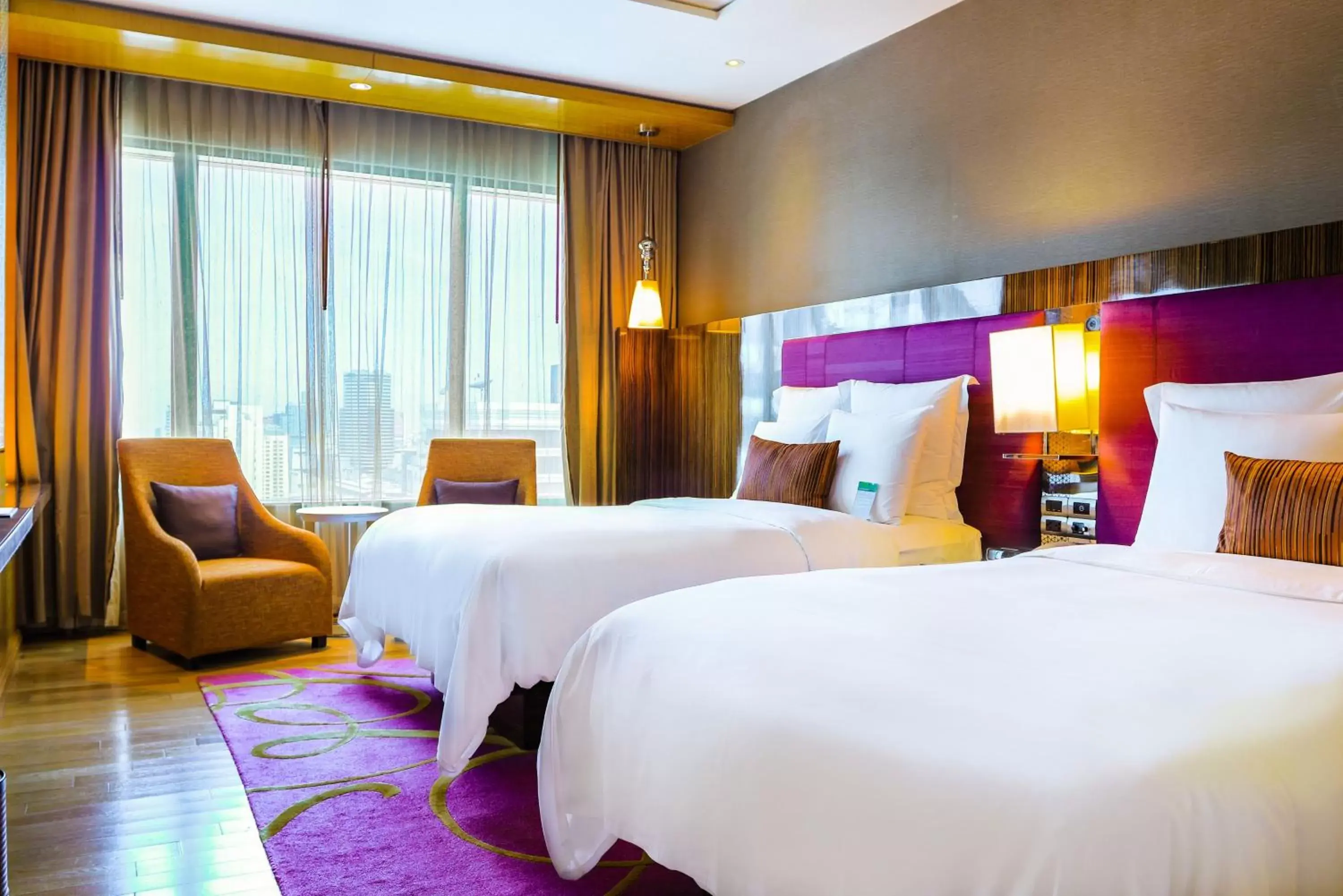Bedroom, Bed in Renaissance Bangkok Ratchaprasong Hotel