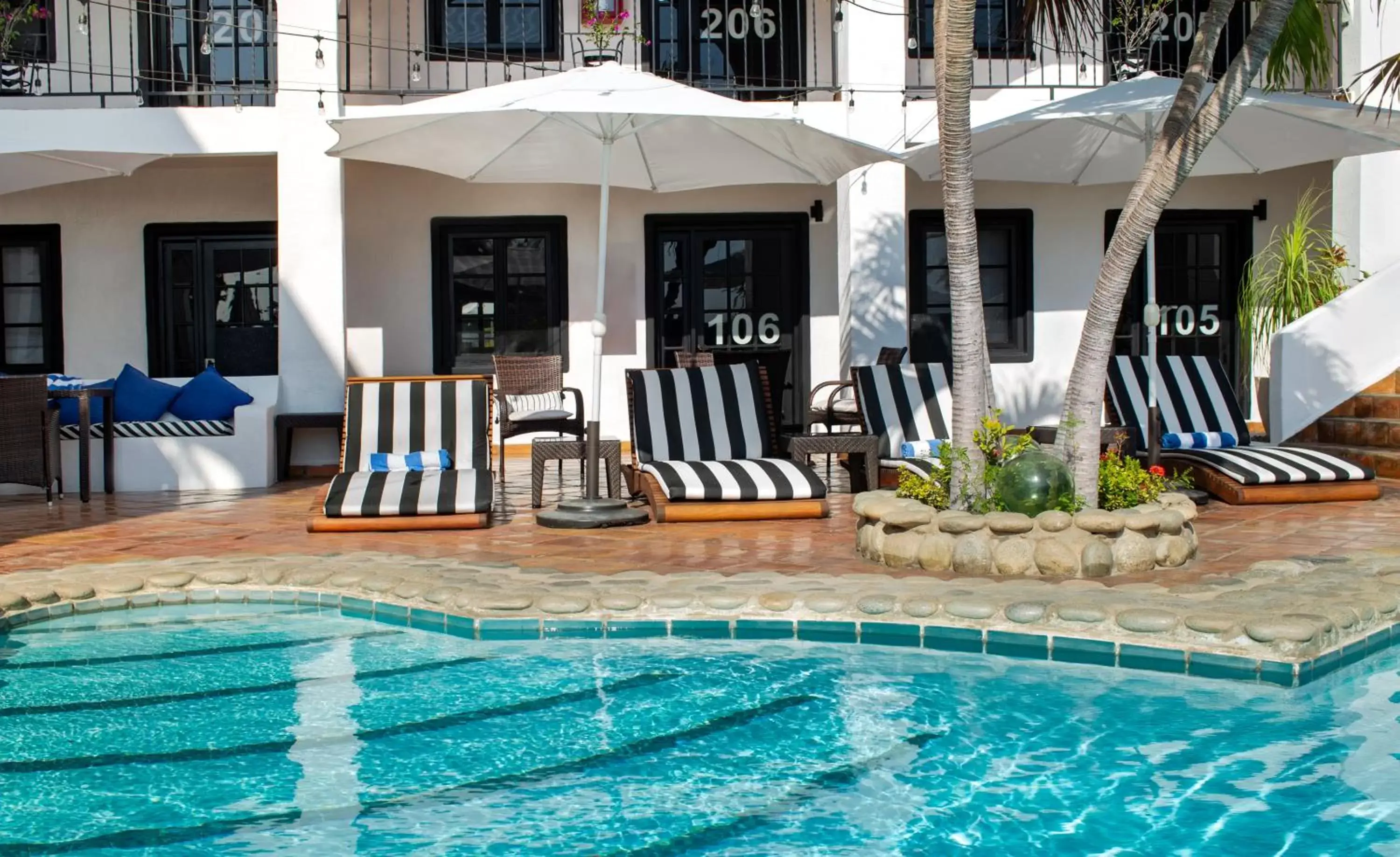 Patio, Swimming Pool in La Marina Inn