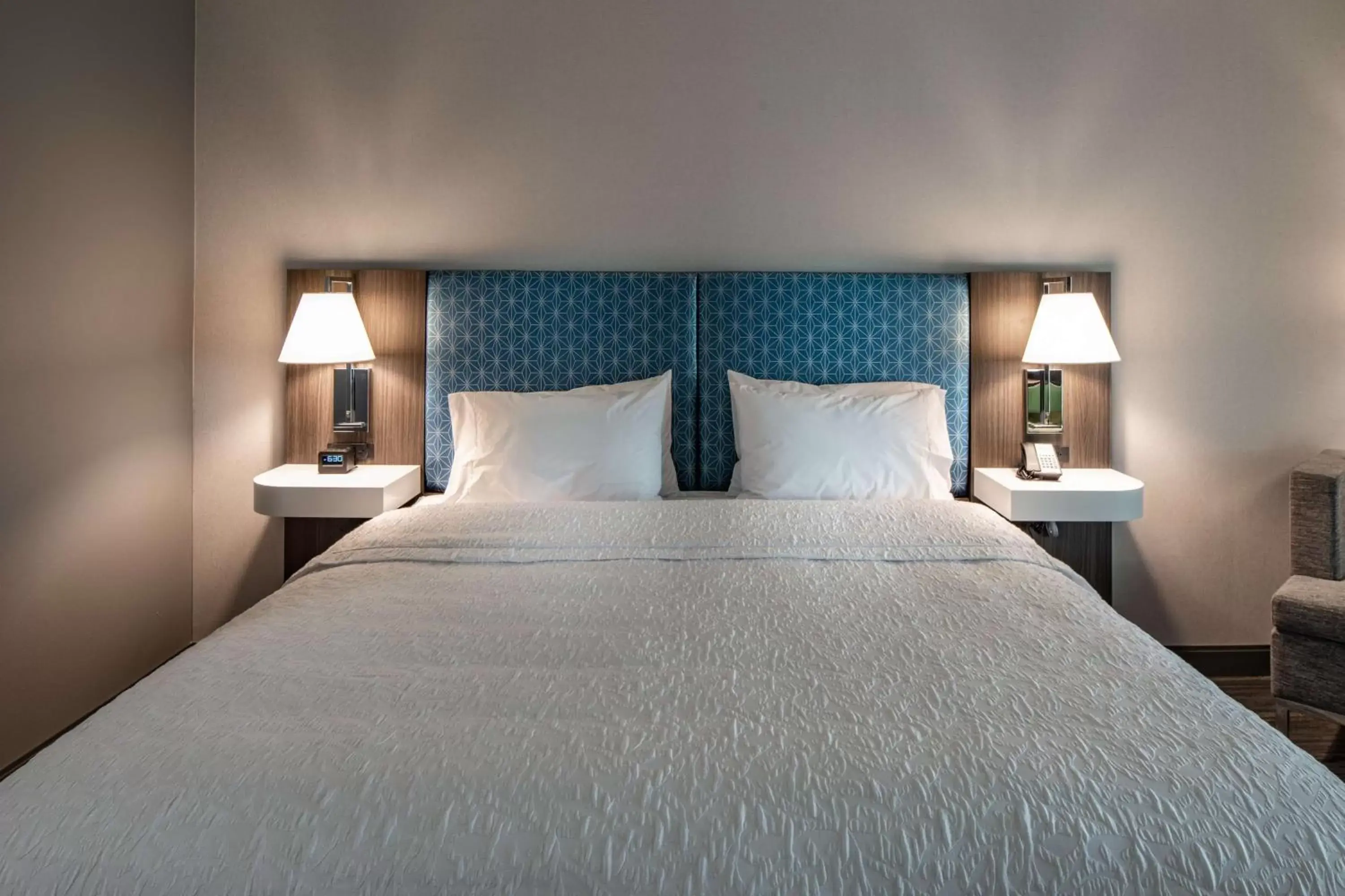 Bed in Hampton Inn & Suites Dallas/Plano Central