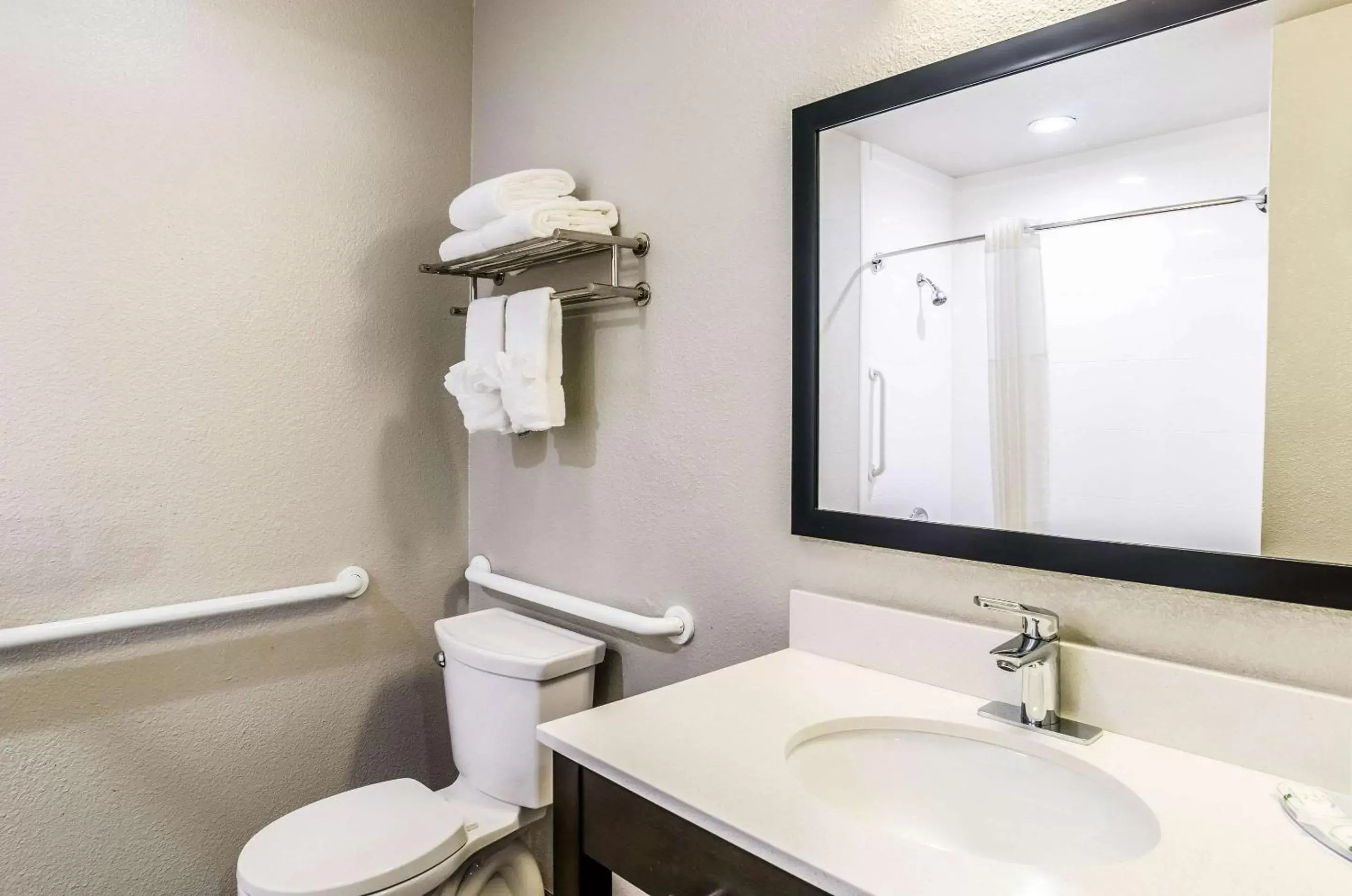 Photo of the whole room, Bathroom in Quality Inn & Suites Westminster – Broomfield