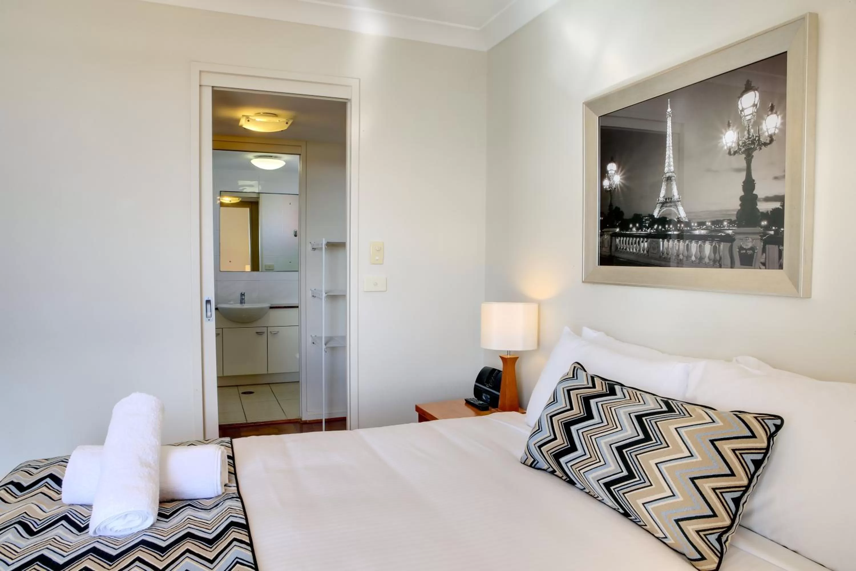 Bathroom, Bed in Northpoint Apartments