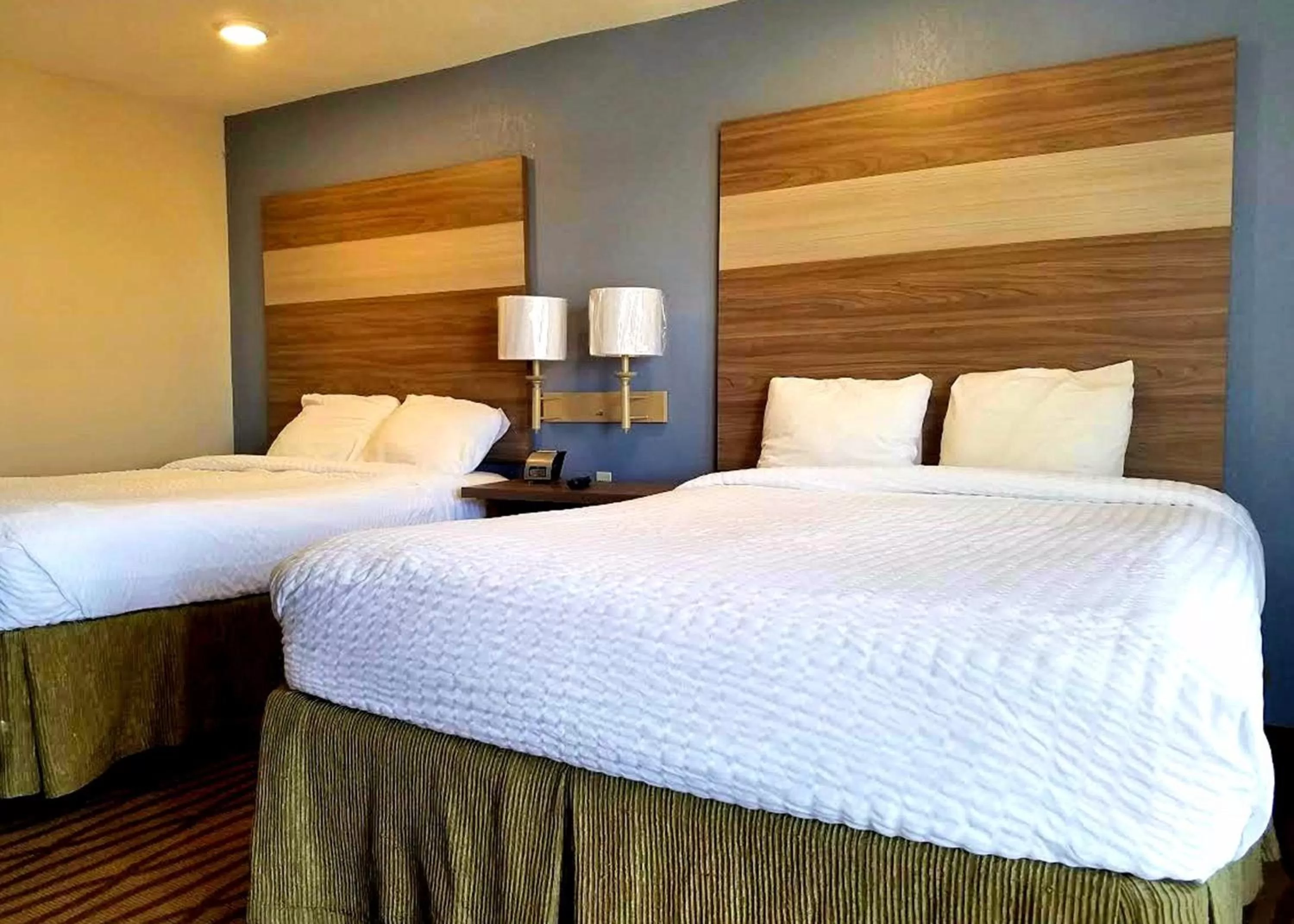 Bed in Seabreeze Inn - Fort Walton