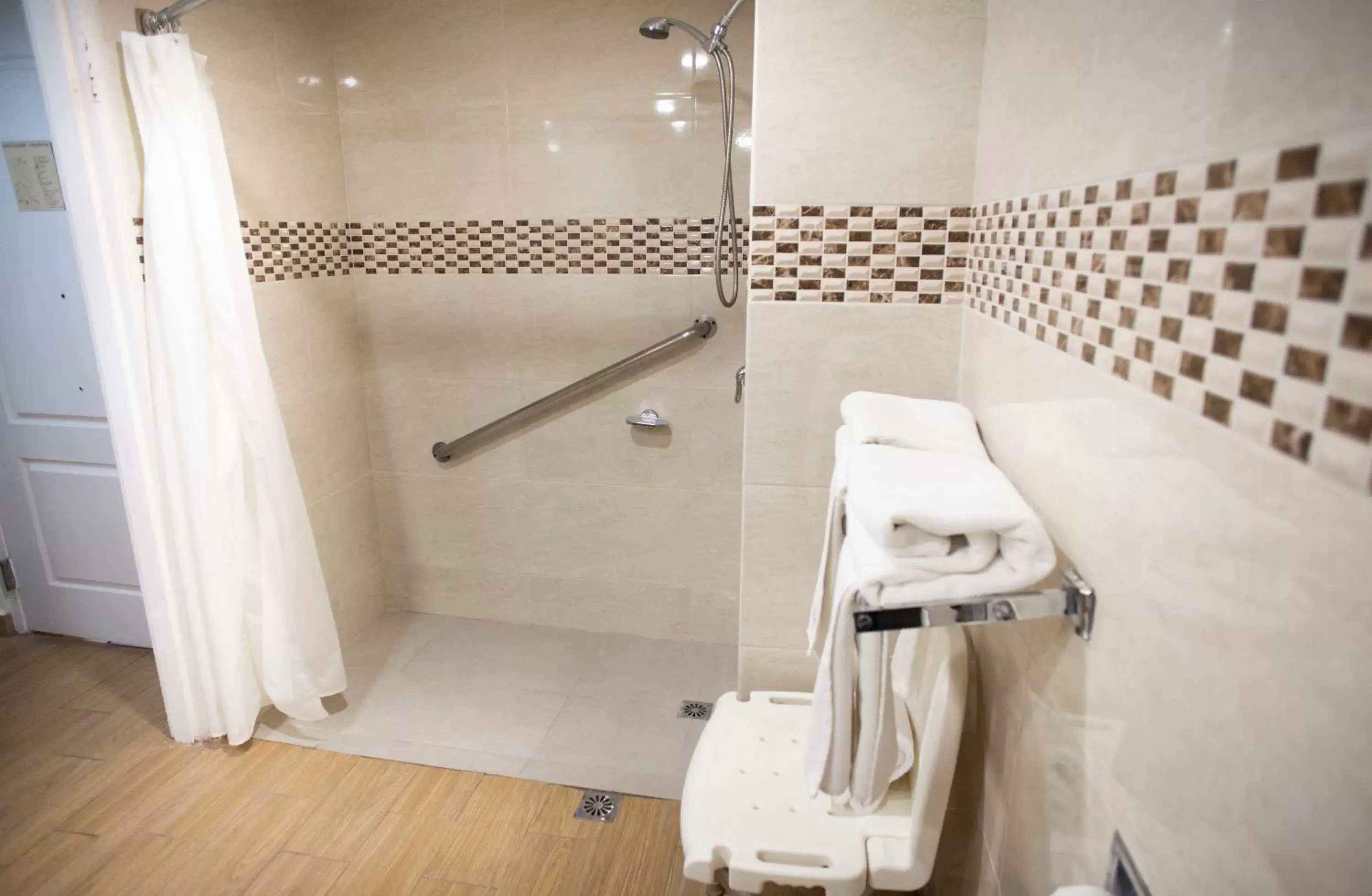 Shower, Bathroom in Best Western PLUS Monterrey Colón