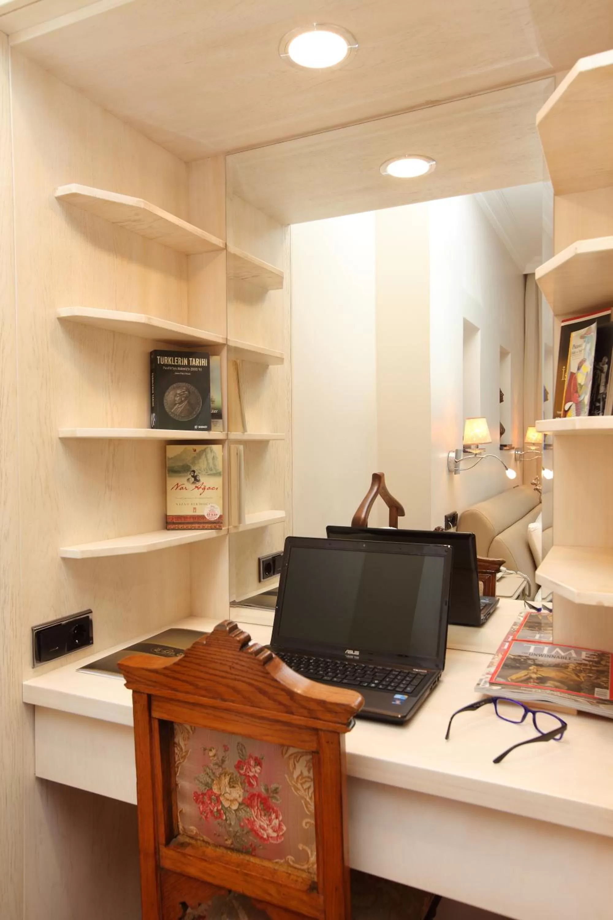 Decorative detail in Lir Residence Suites LONG STAY