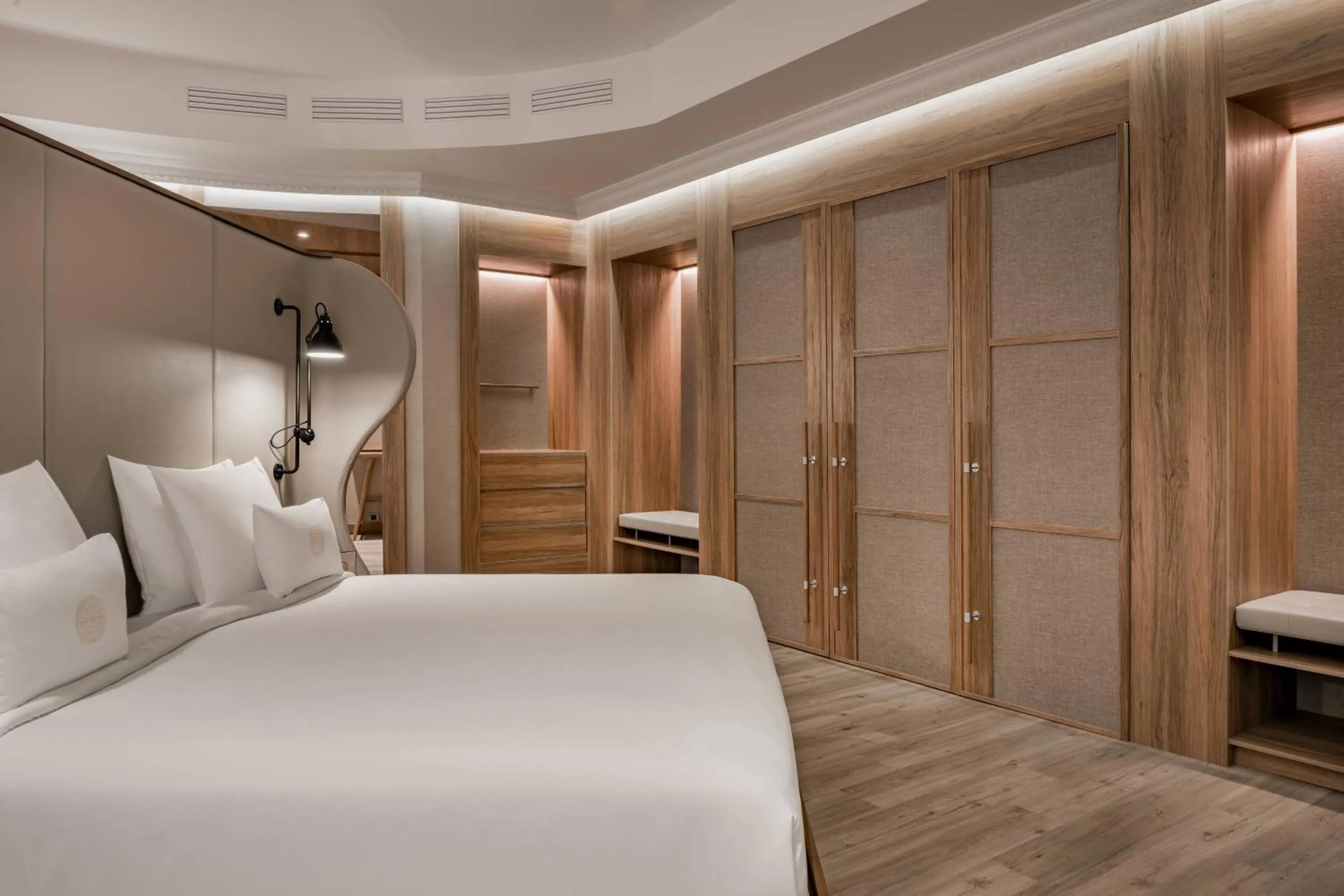 Photo of the whole room, Bed in Círculo Gran Vía, Autograph Collection (Adults Only)