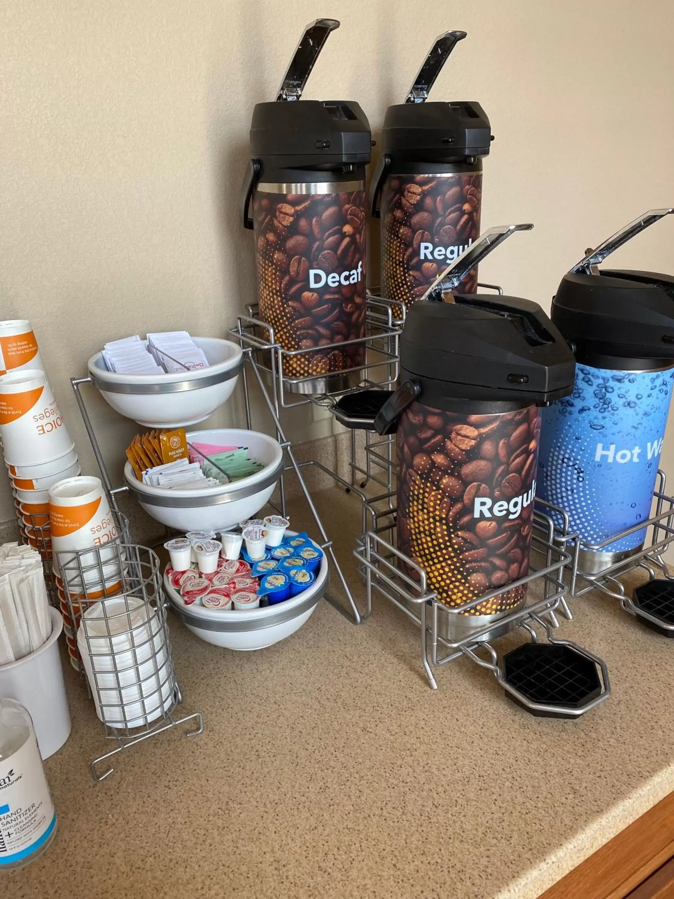 Coffee/tea facilities in Comfort Inn & Suites