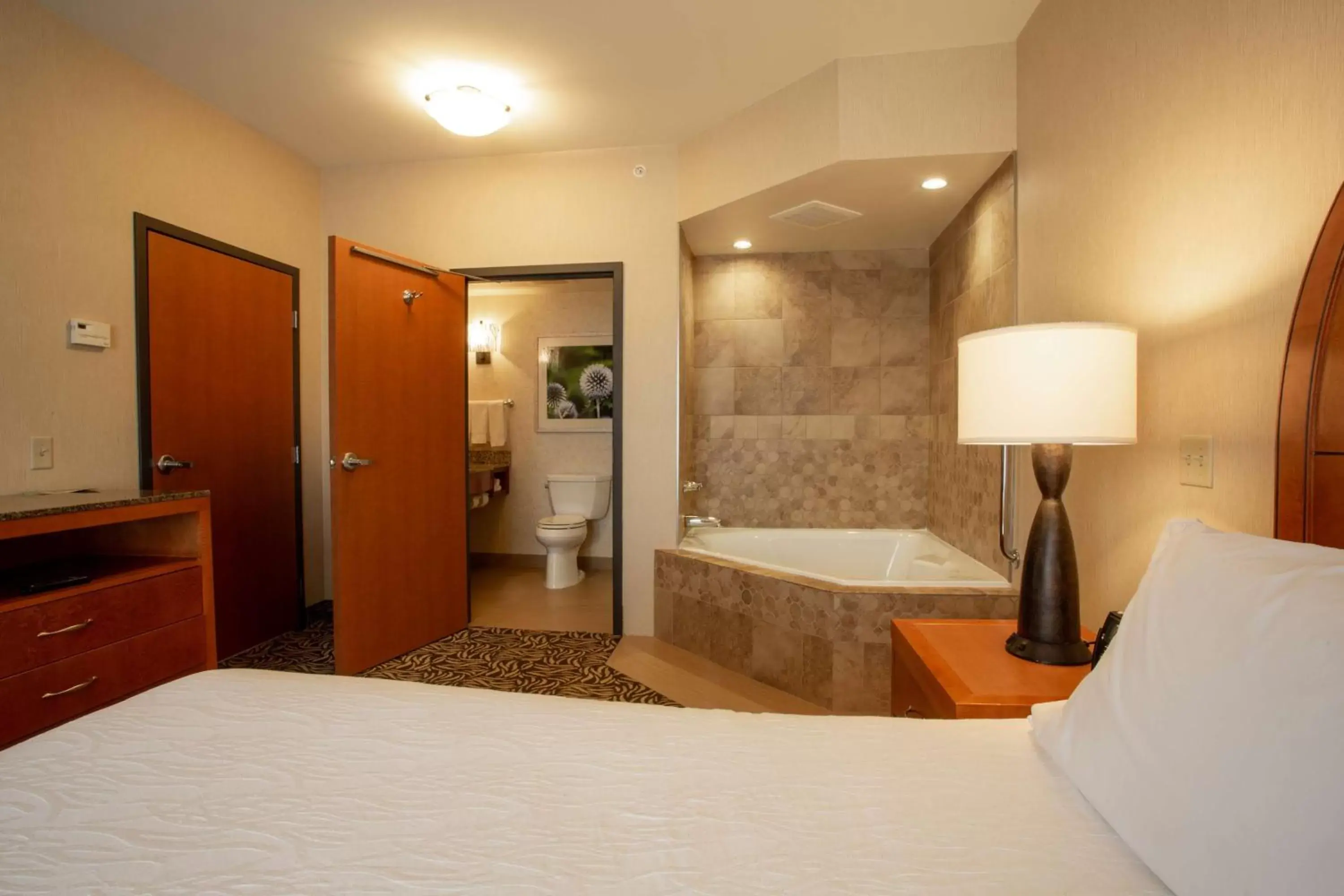 Bed in Hilton Garden Inn Cedar Falls Conference Center
