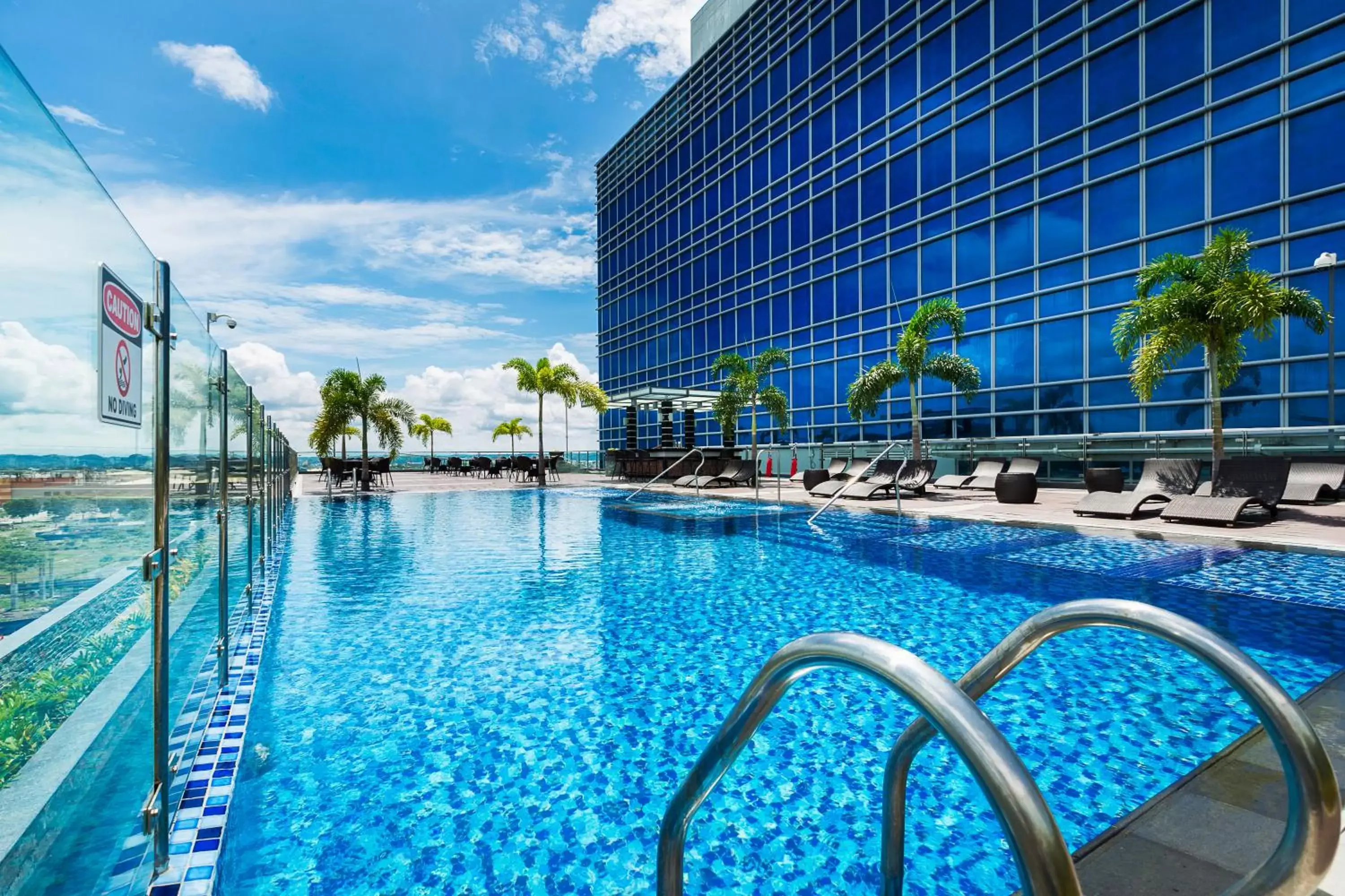 Swimming Pool in Richmonde Hotel Iloilo