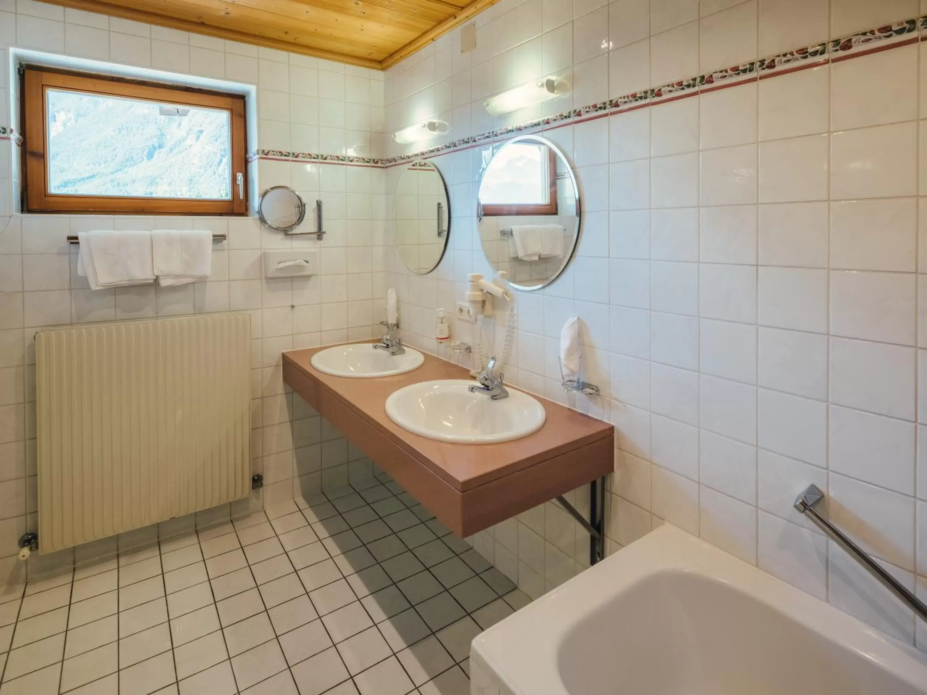 Bathroom in Huber Hotel Tramserhof