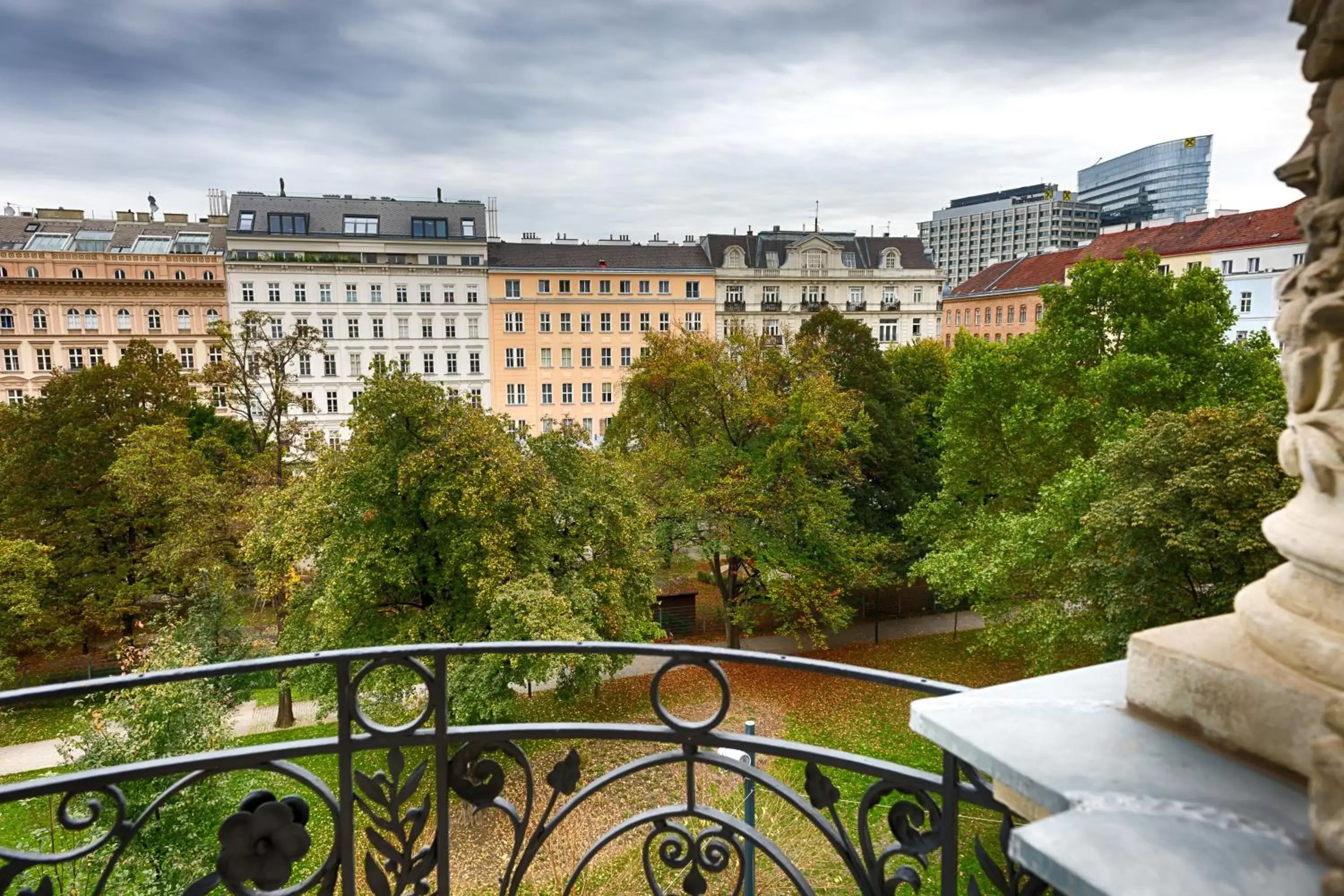 Spacious Park View in K+K Palais Hotel