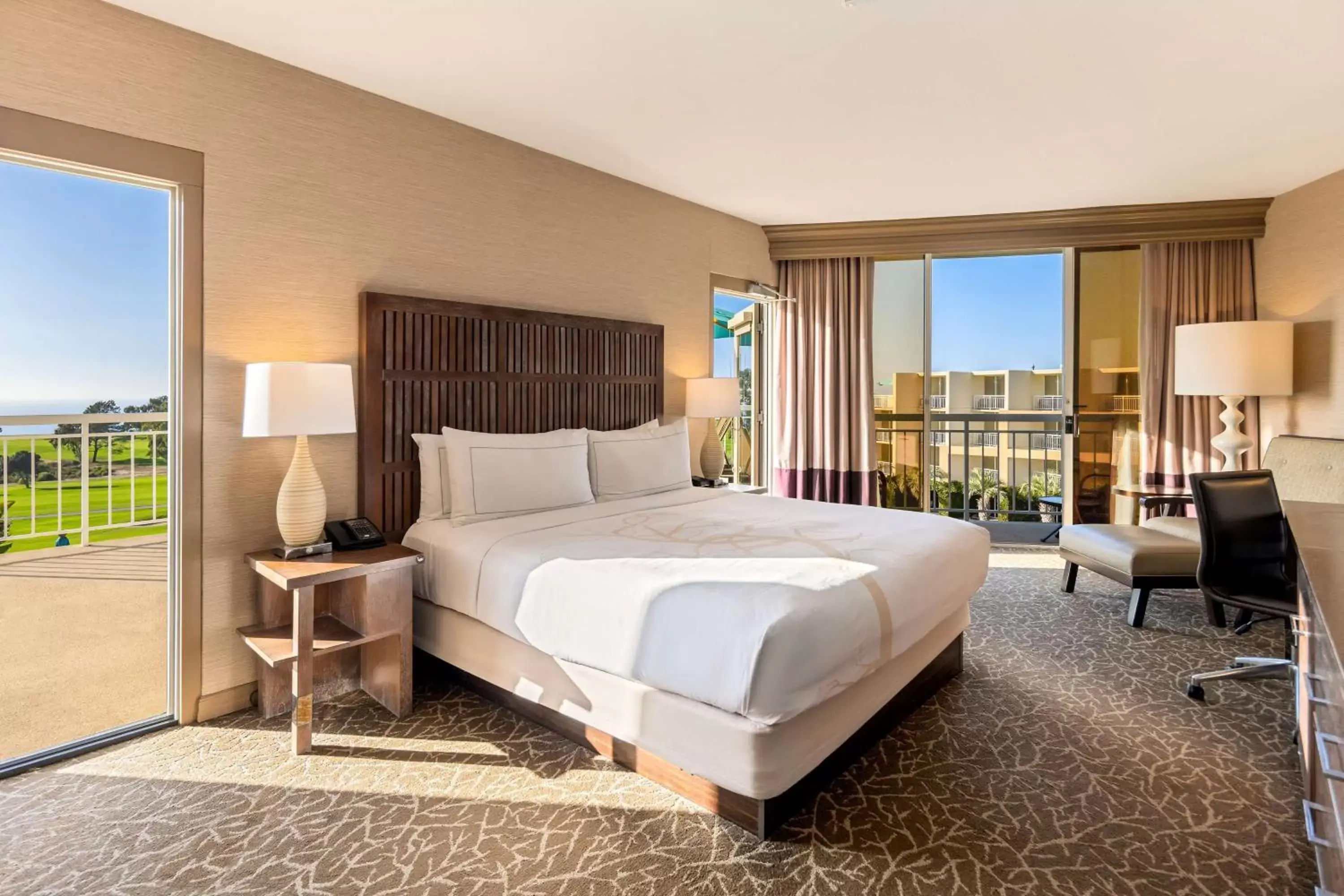 Bed in Hilton La Jolla Torrey Pines