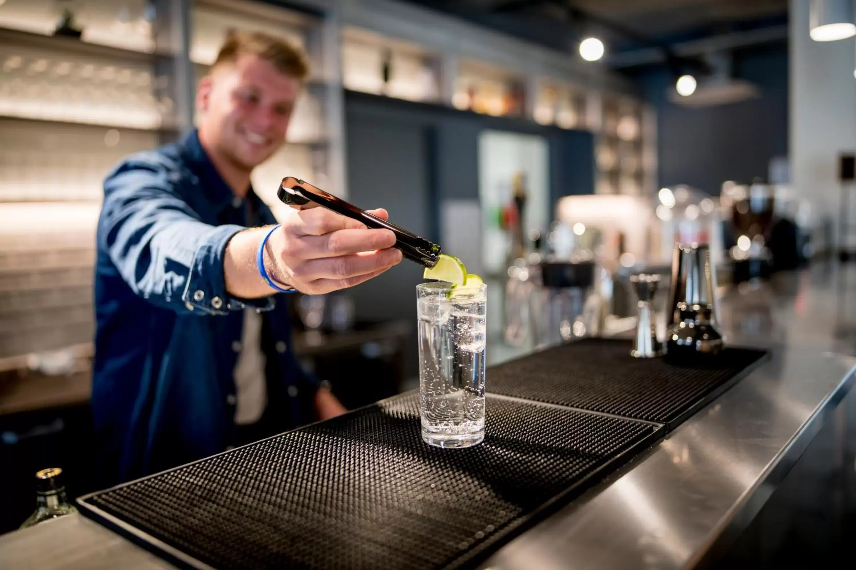 Lounge or bar in MEININGER Hotel Bordeaux Gare Saint-Jean